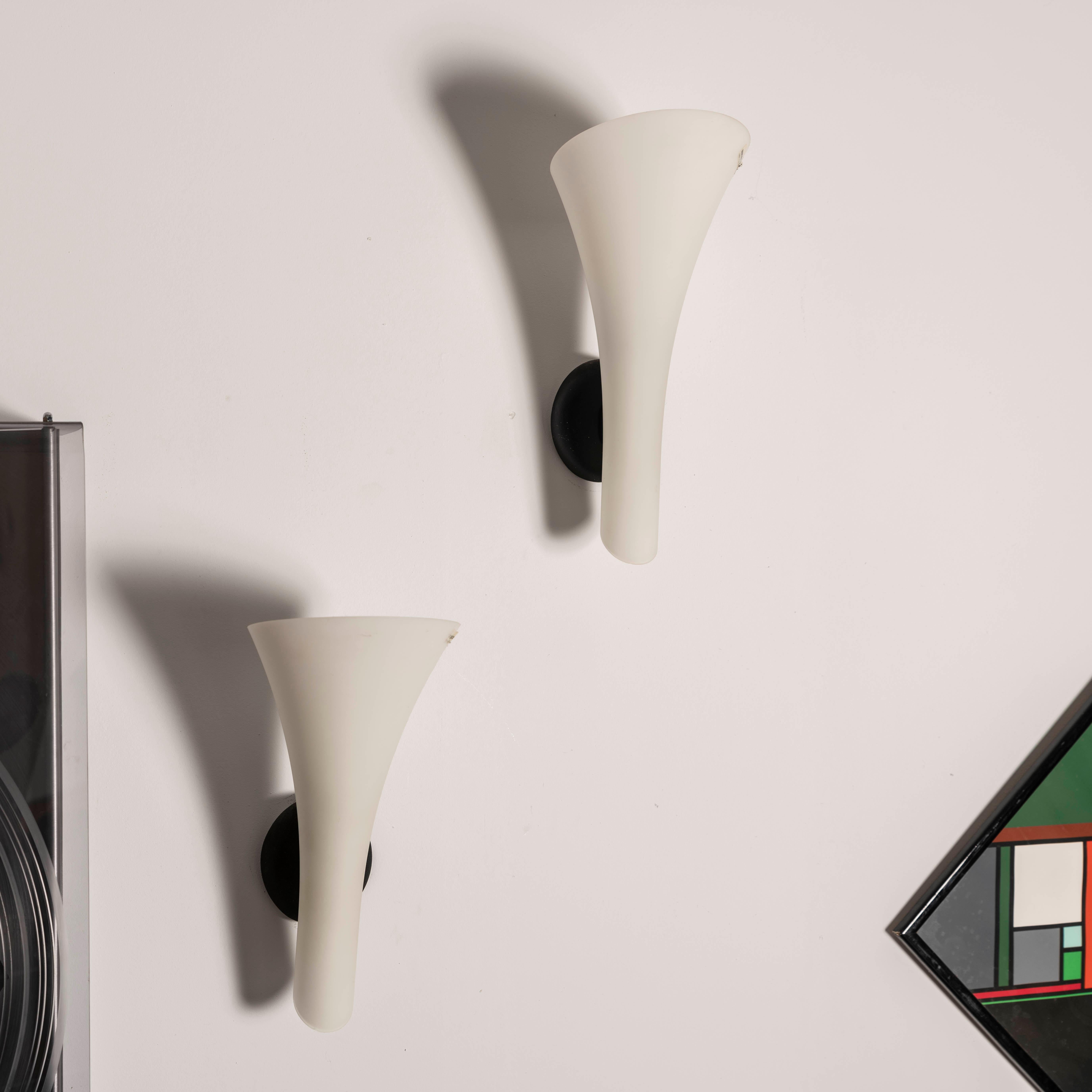 Set of 4 Carlo Nason murano opaline glass wall lamps for MuranoDUE 1980s In Good Condition For Sale In BARCELONA, ES