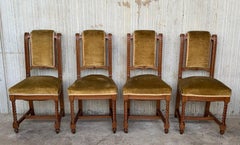 Ensemble de 4 chaises de salle à manger sculptées de style Louis XIII avec assise et dossier en velours