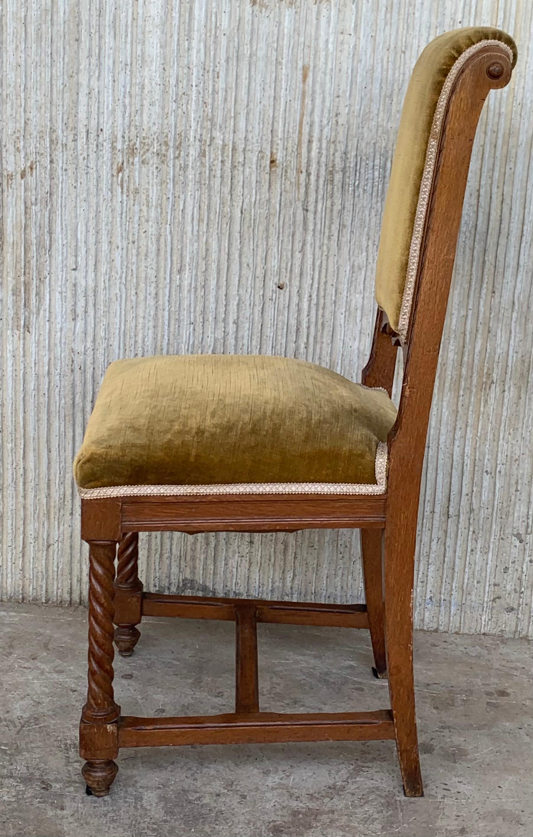 Spanish Set of 4 Carved Dining Room Chairs in Louis XIII Style with Velvet Seat and Back For Sale