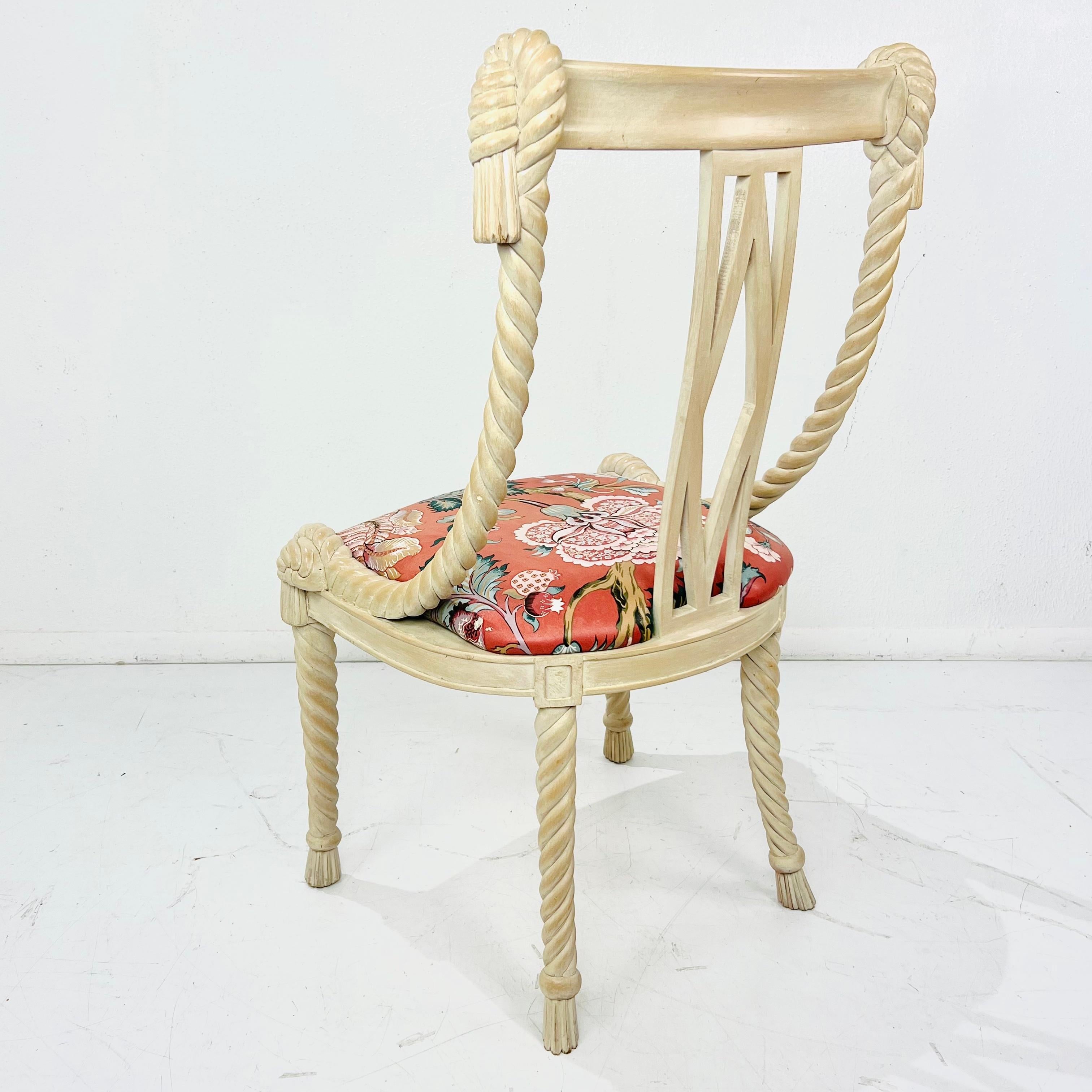 Ensemble de 4 chaises de salle à manger en bois sculpté avec cordes et glands en vente 5