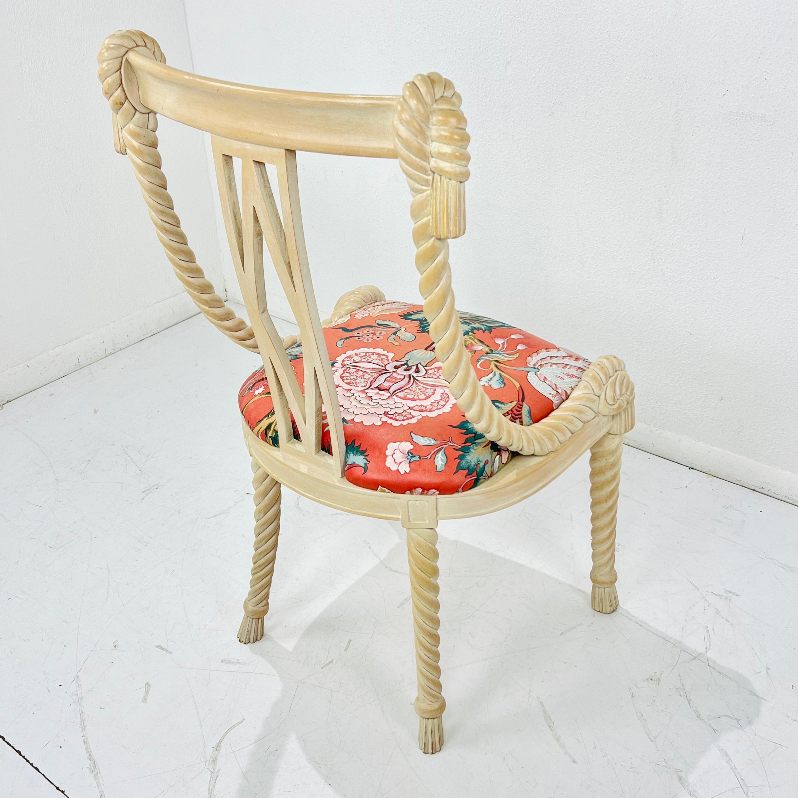 Ensemble de 4 chaises de salle à manger en bois sculpté avec cordes et glands en vente 6