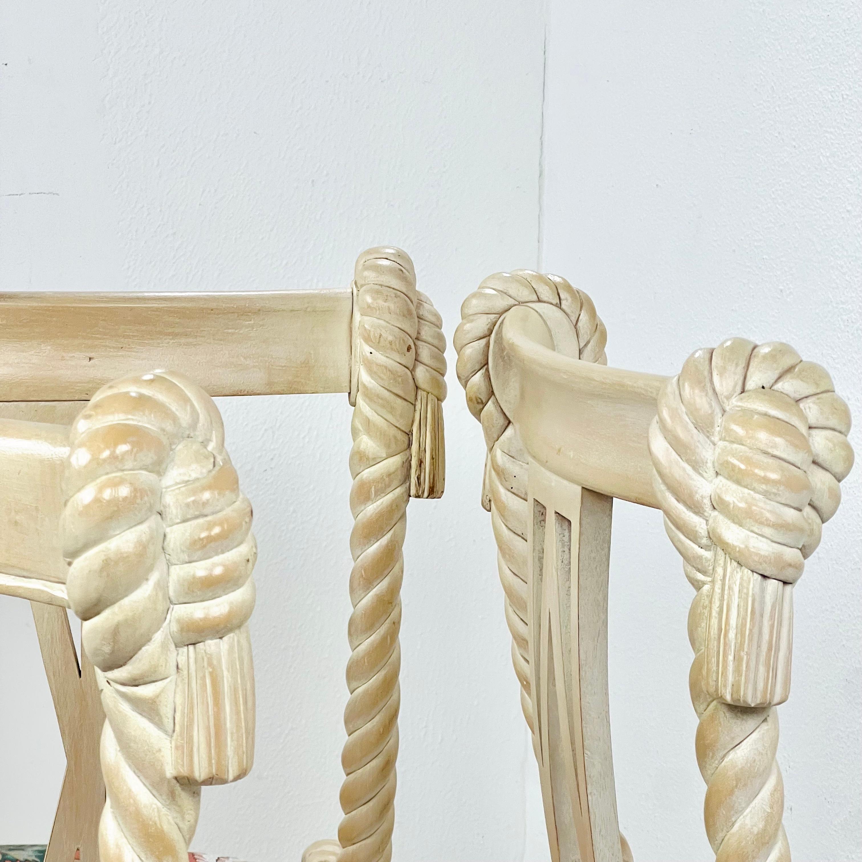 Ensemble de 4 chaises de salle à manger en bois sculpté avec cordes et glands en vente 11