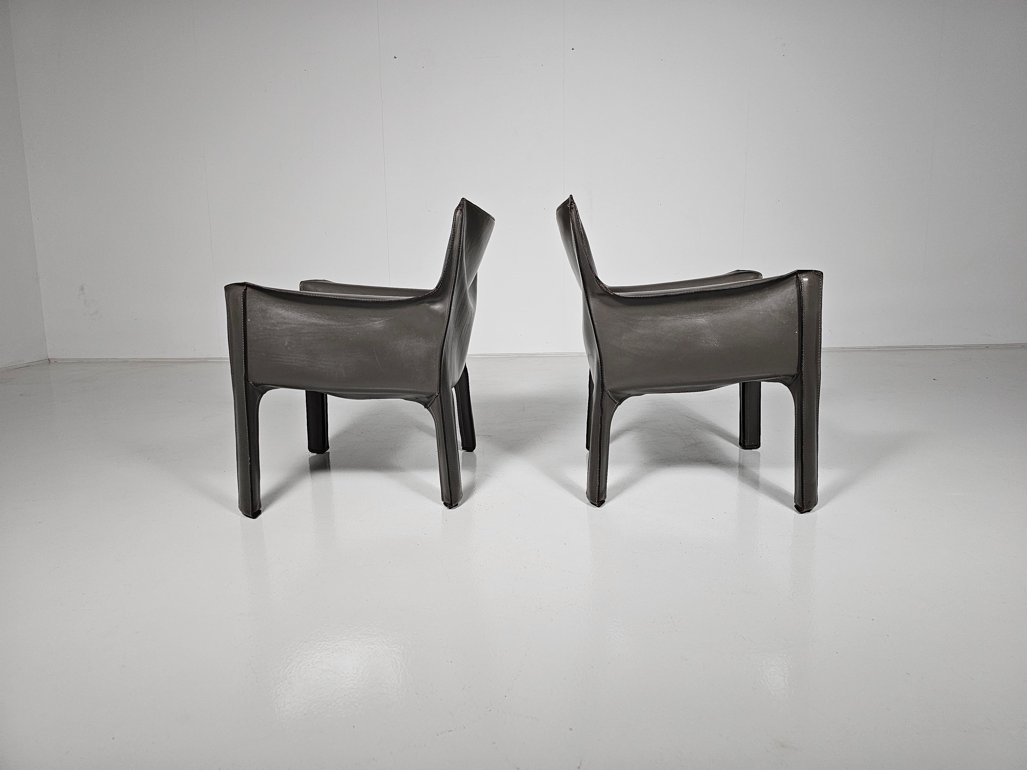 Set of 2 Cassina CAB-414 armchairs in grey leather by Mario Bellini, 1980s In Good Condition For Sale In amstelveen, NL