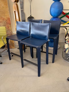 Set di 4 sgabelli da banco in pelle blu Mario Bellini Cab 410