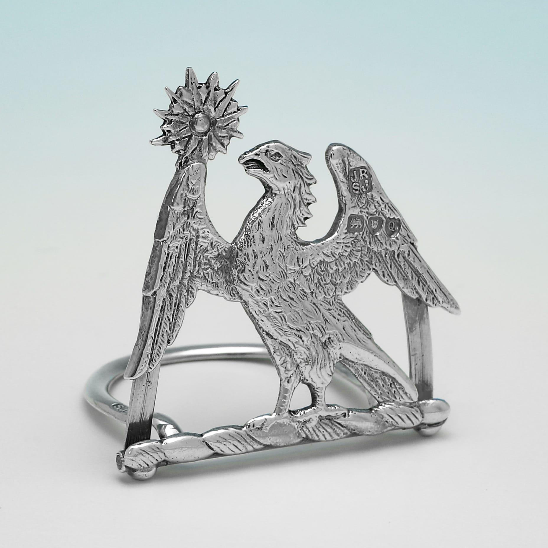 Victorian Set of 4 cast sterling silver menu holders modelled as crests made in 1891 For Sale