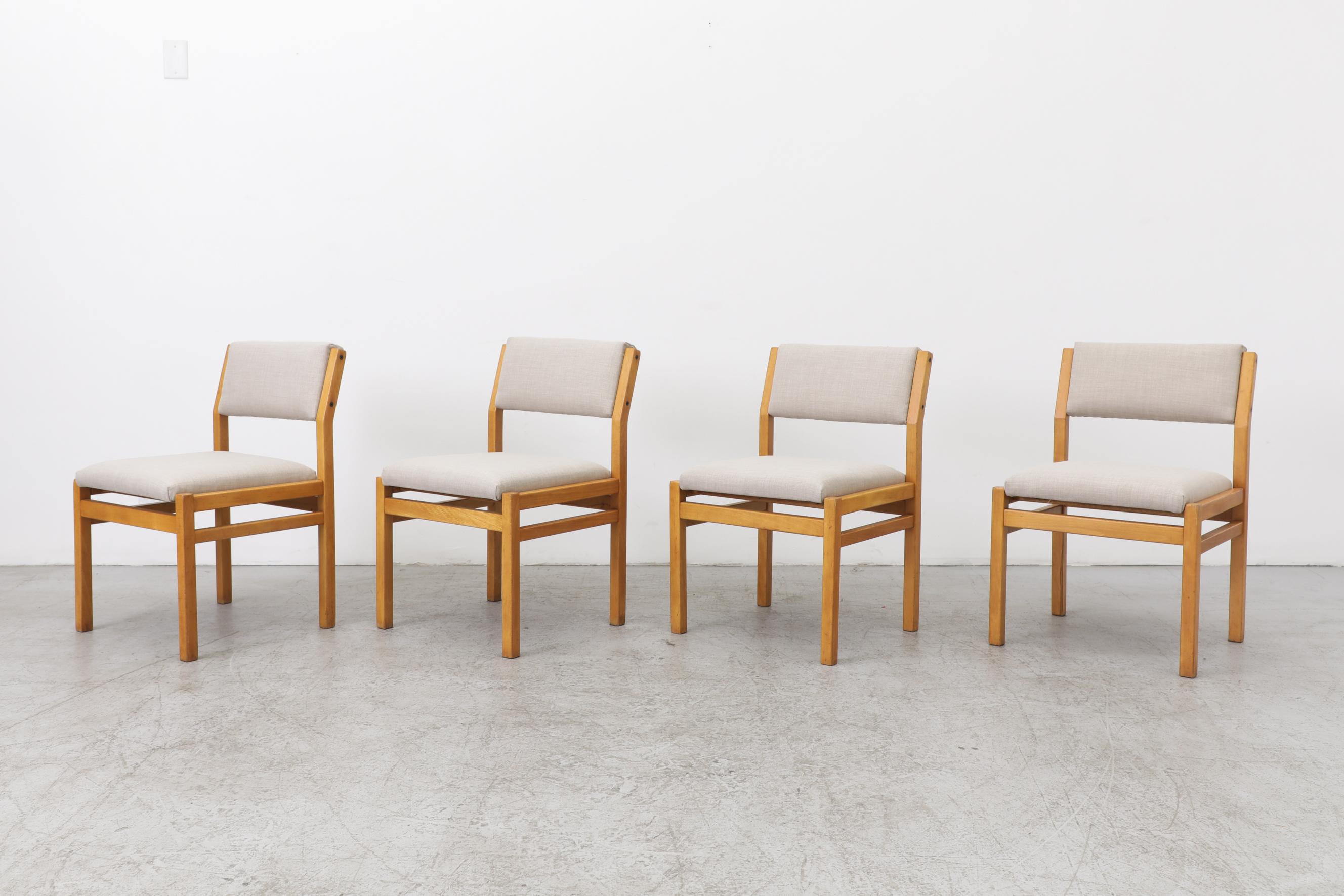 Set of 4 SA07 blonde Japanese series 1960s dining chairs by Cees Braakman for Pastoe with They're minimal, yet functional and comfortable. One year before taking on the lead role at Pastoe, Braakman visited the United States to gain an insight into