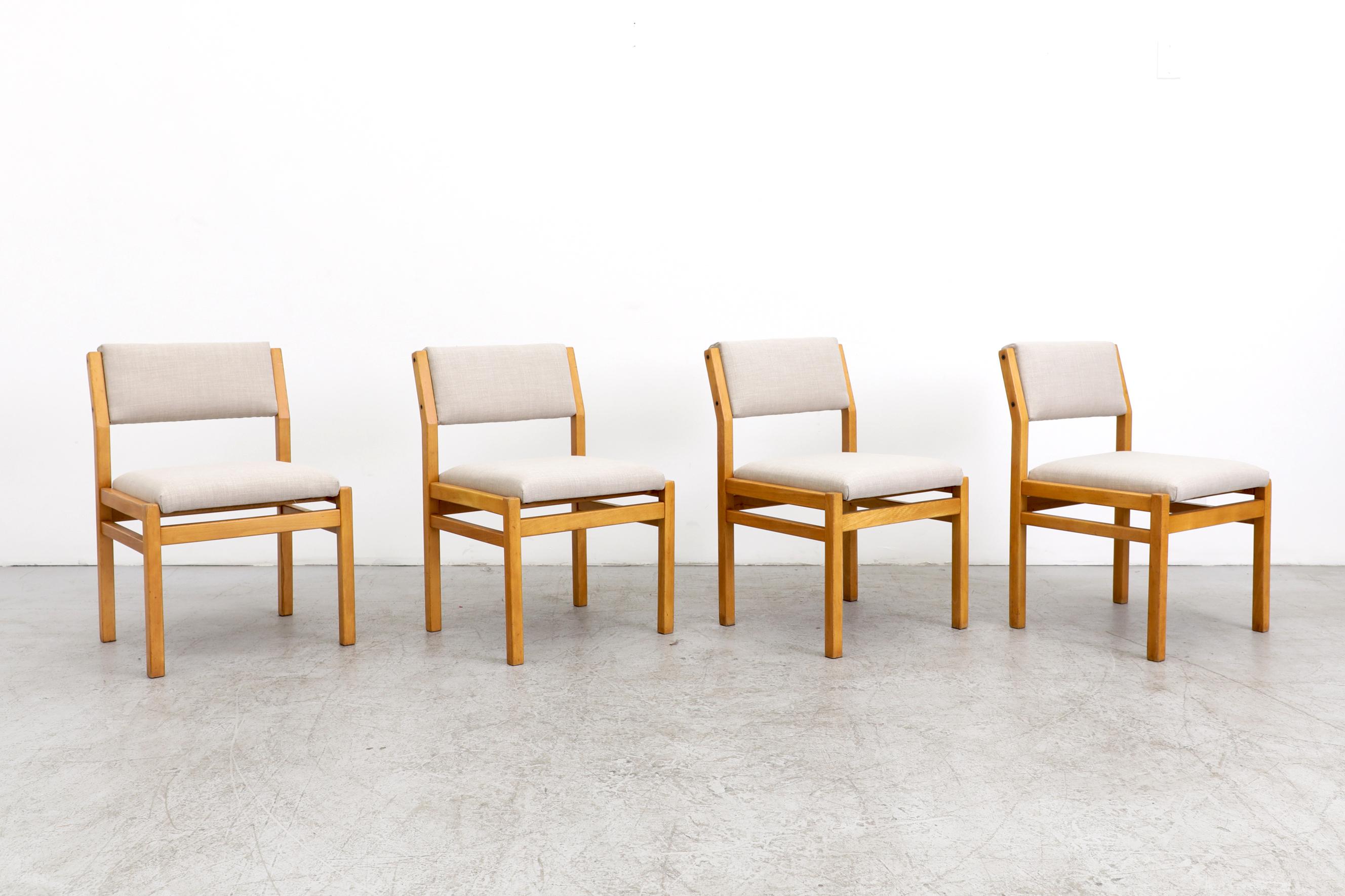Mid-Century Modern Ensemble de 4 chaises en hêtre Cees Braakman pour Beeche, modèle SA07, avec assise en gris perle en vente