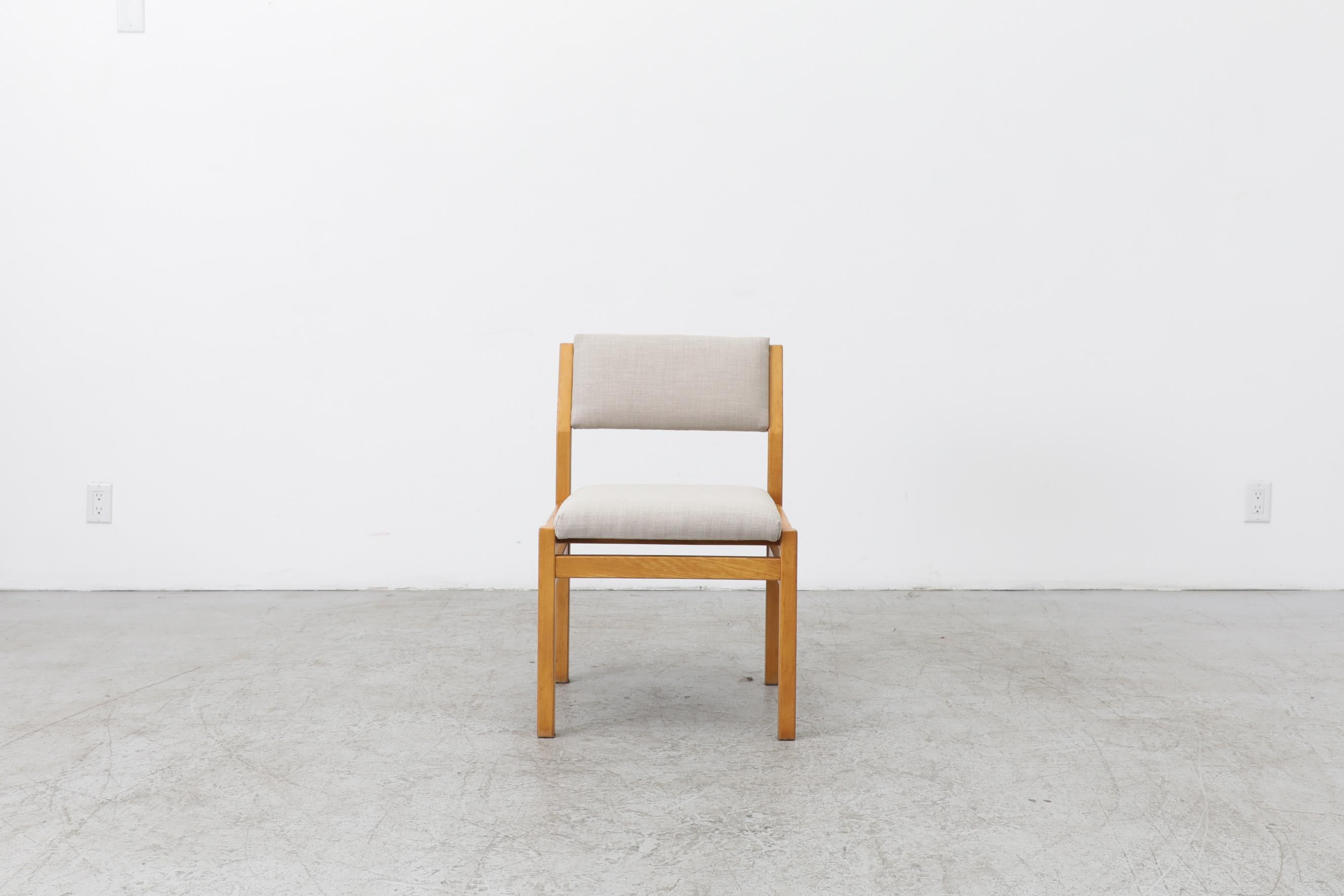 Ensemble de 4 chaises en hêtre Cees Braakman pour Beeche, modèle SA07, avec assise en gris perle Bon état - En vente à Los Angeles, CA