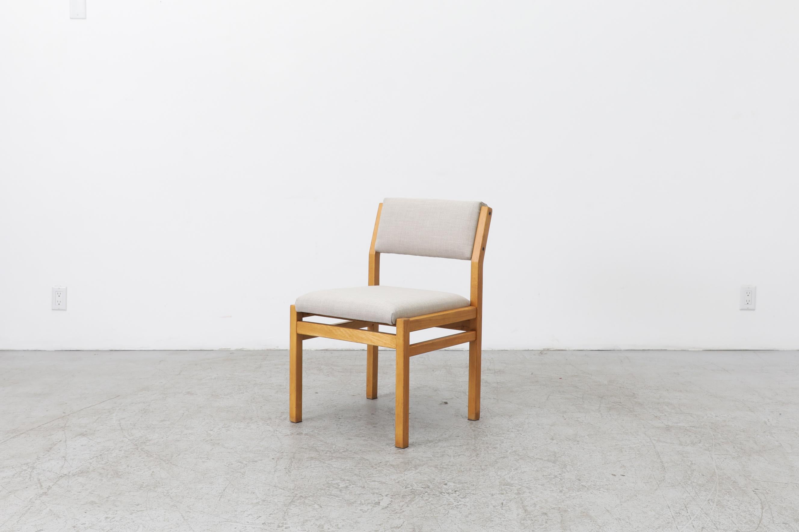 Milieu du XXe siècle Ensemble de 4 chaises en hêtre Cees Braakman pour Beeche, modèle SA07, avec assise en gris perle en vente