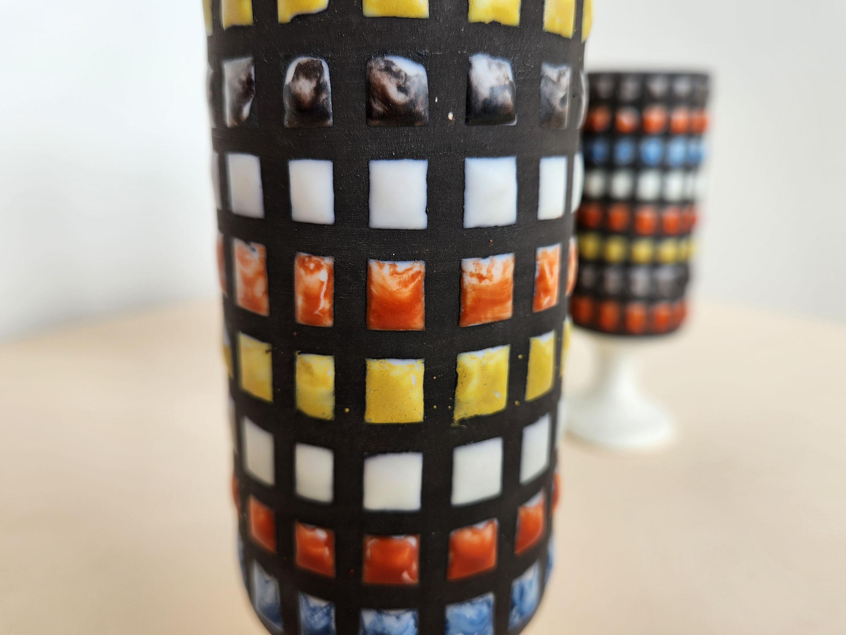 Roger Capron - Set of 4 Ceramic Mugs with Cobblestones  In Excellent Condition For Sale In Stratford, CT