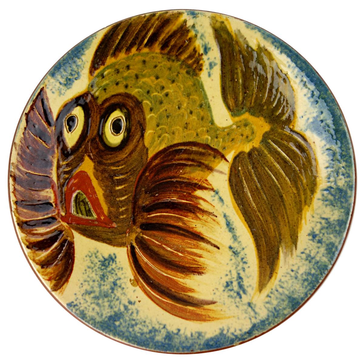 Very colorful and decorative set of four ceramic wall plates with stylized fishes. It was designed and made by Puigdemont of Spain.
Three plates have a diameter of 9.4 inches, the fourth has a diameter of 8.1 inches.