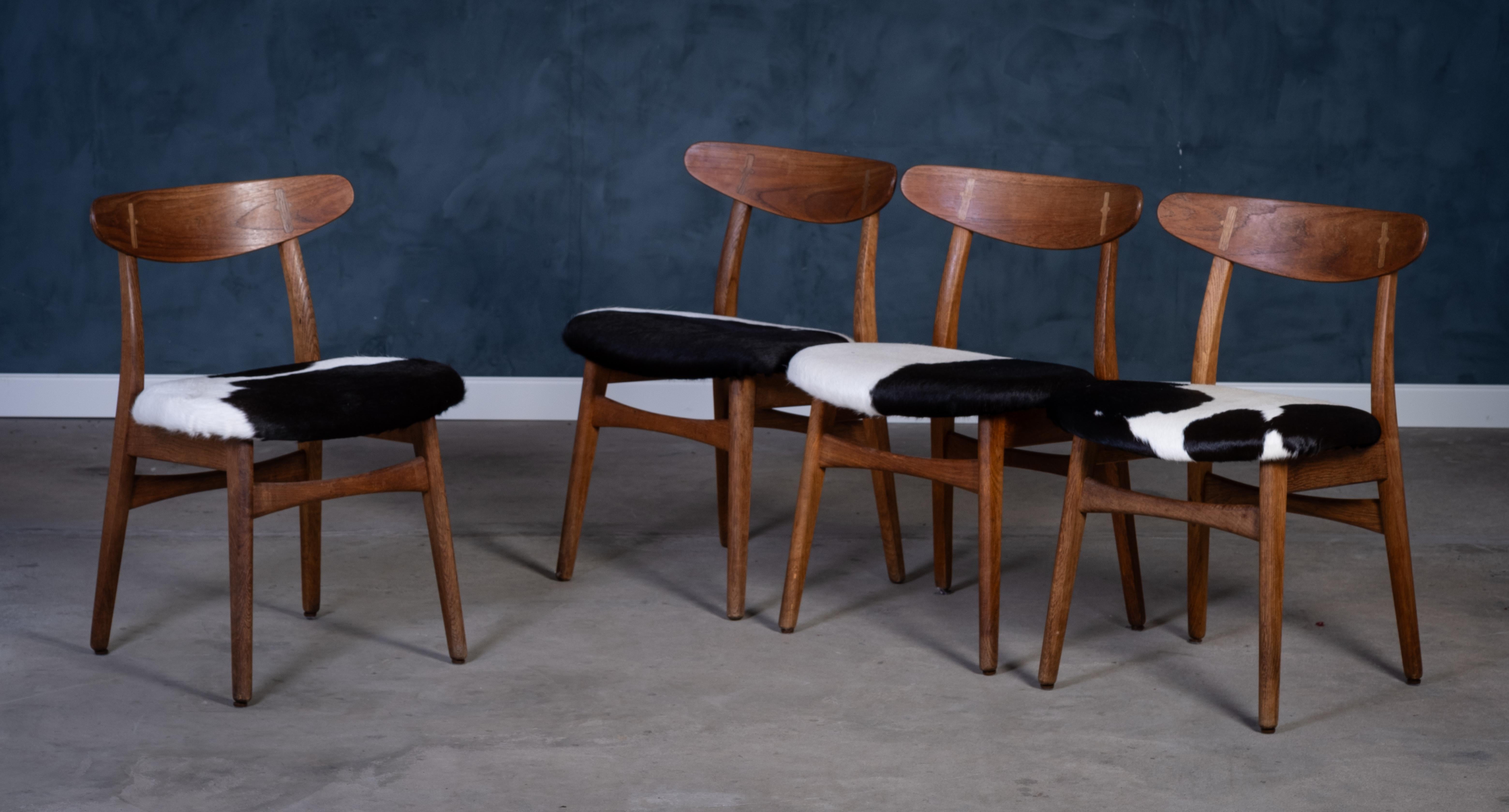 Mid-Century moderno Set di 4 sedie da pranzo CH30 di Hans J. Wegner per Carl Hansen & Søn, 1952 in vendita