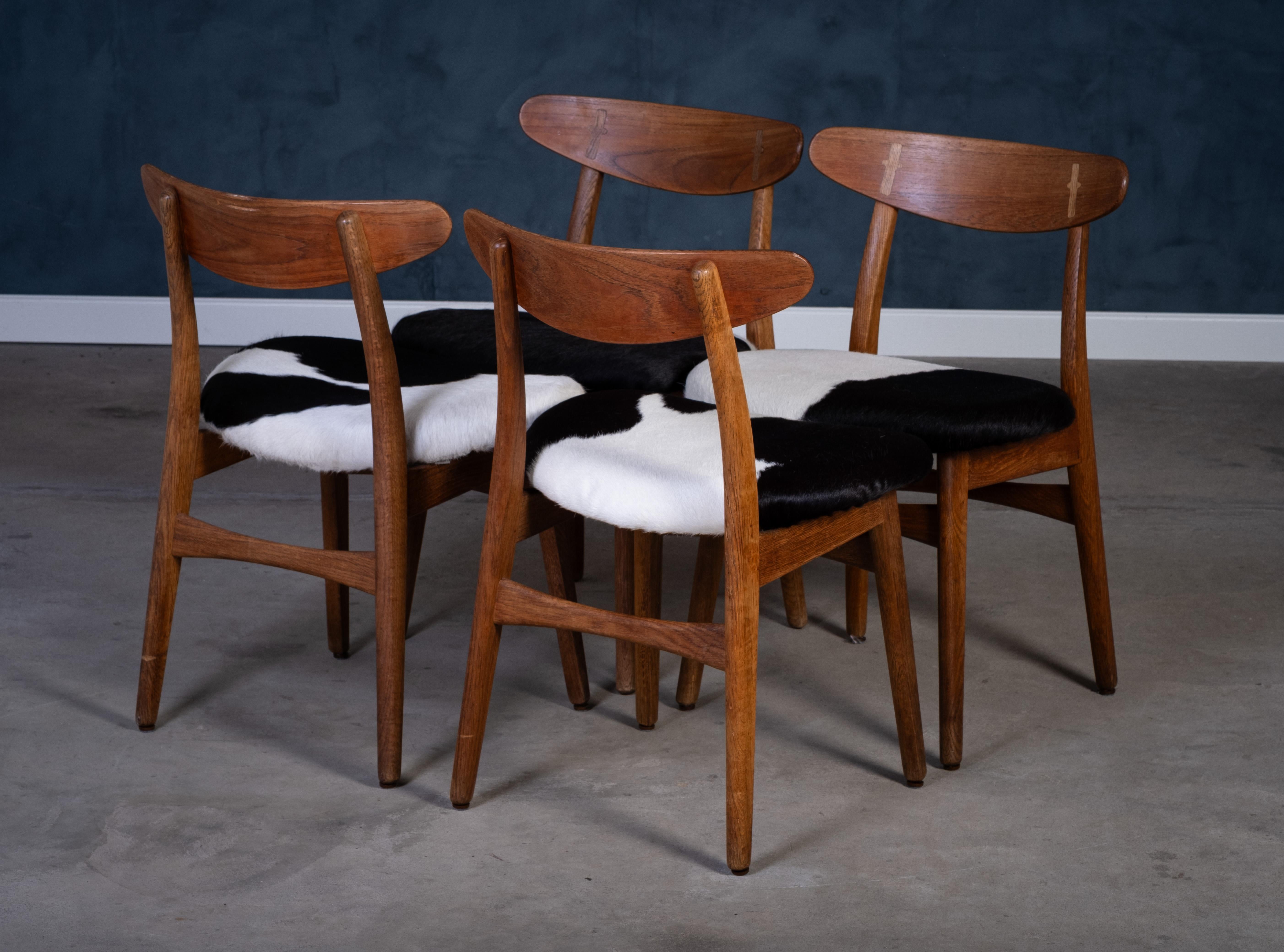 Set di 4 sedie da pranzo CH30 di Hans J. Wegner per Carl Hansen & Søn, 1952 In condizioni buone in vendita a Nørre Aaby, DK