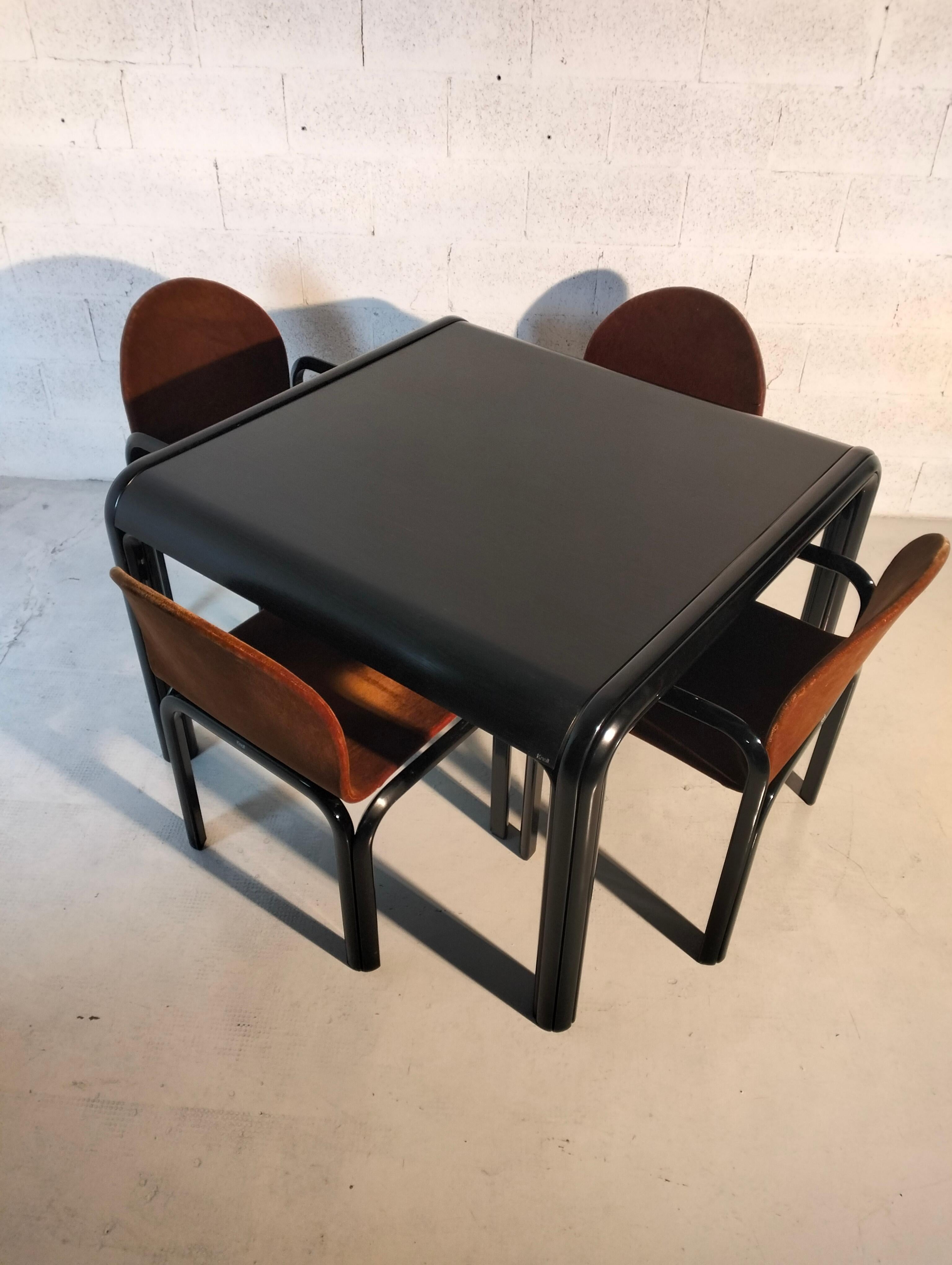 Conjunto de 4 sillas y 1 mesa cuadrada Orsay mod. de Gae Aulenti para Knoll años 80 en Bueno estado para la venta en Padova, IT