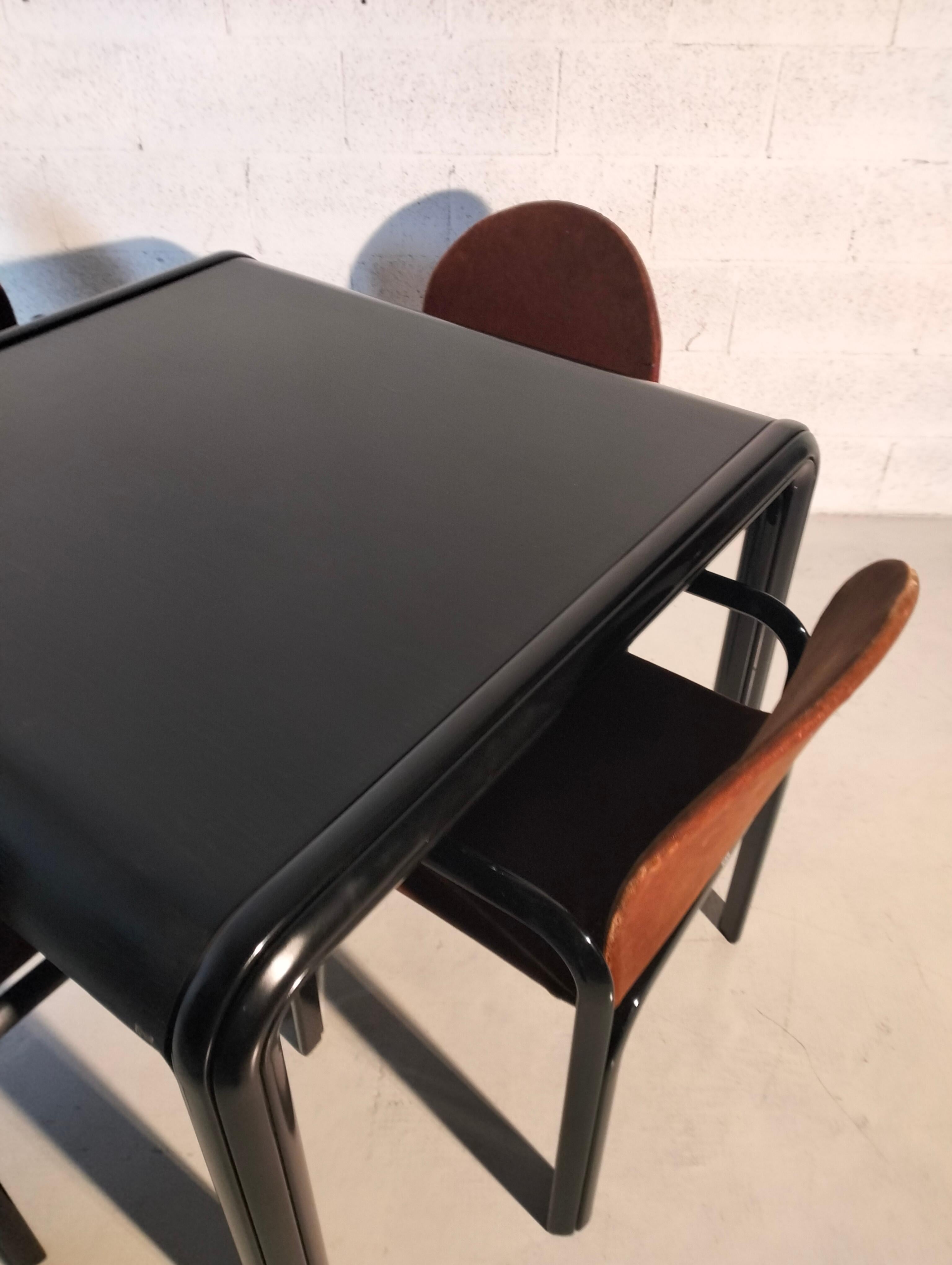 Conjunto de 4 sillas y 1 mesa cuadrada Orsay mod. de Gae Aulenti para Knoll años 80 finales del siglo XX en venta