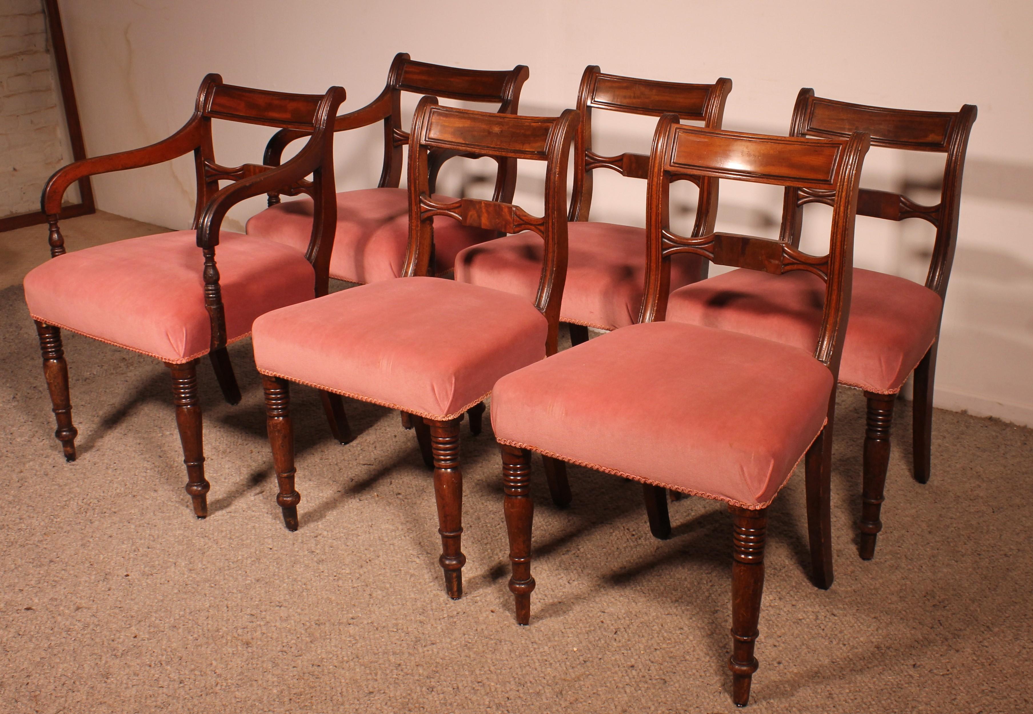 ein feiner Satz von 4 Mahagonistühlen und zwei Sesseln aus der georgianischen Periode des 18. Jahrhunderts aus England

Sehr schöne Set in Mahagoni, die seine schöne ursprüngliche Patina und sehr schön drehen hat
Die Stühle sind sehr bequem und sind