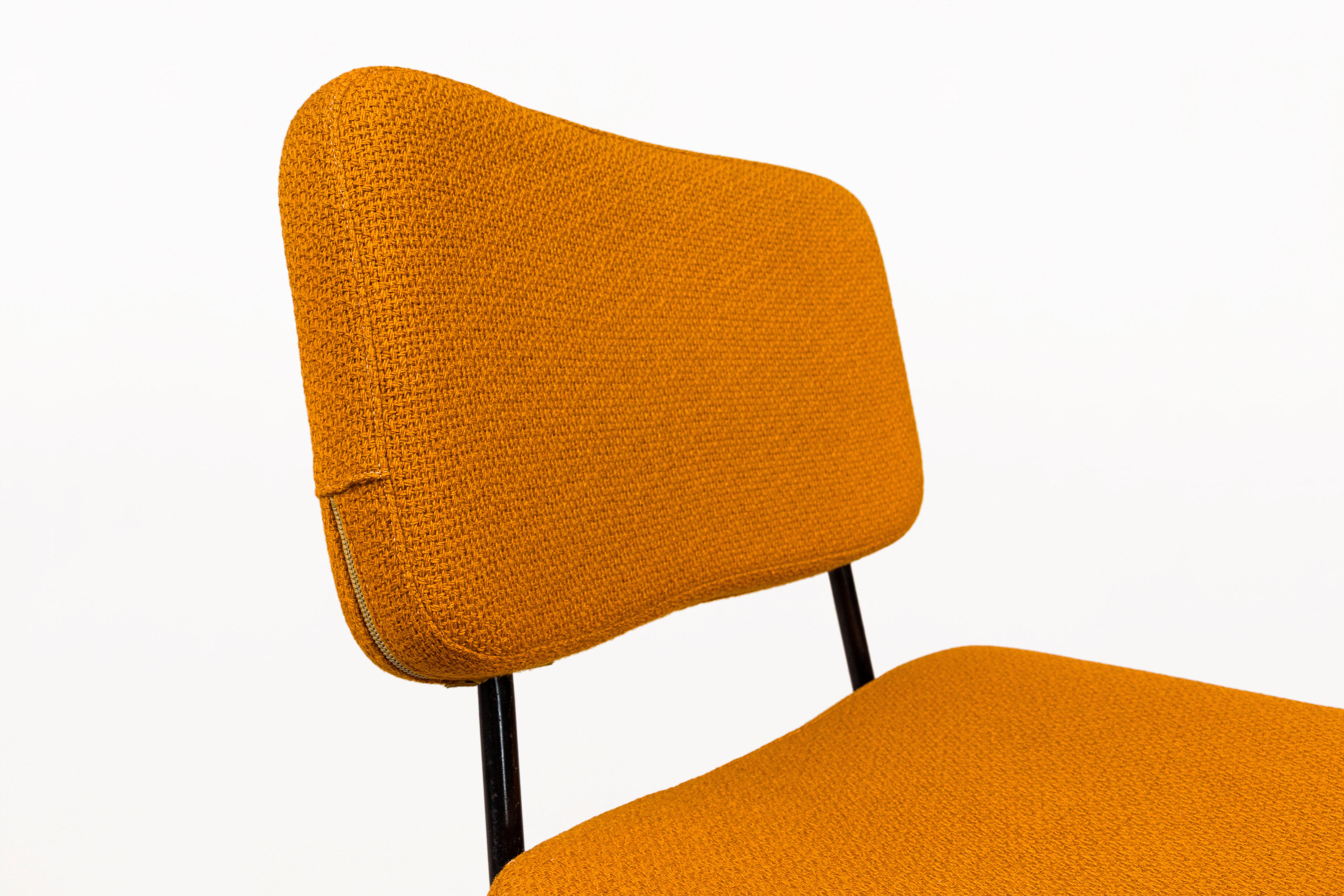 Set of 4 André Simard for Airborne.
Metal structure and orange upholstery,
circa 1955, France.
Good vintage condition.
André Simard is a French artist born in 1926.
Airborne is one of France's most successful and influential design companies of