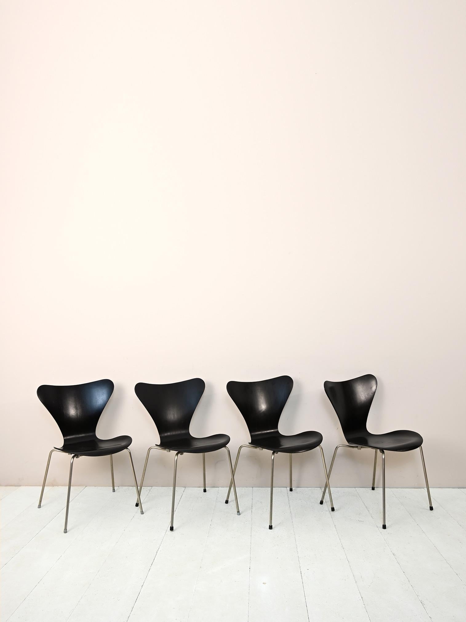 Satz von 4 Stühlen von Arne Jacobsen (Dänisch) im Angebot