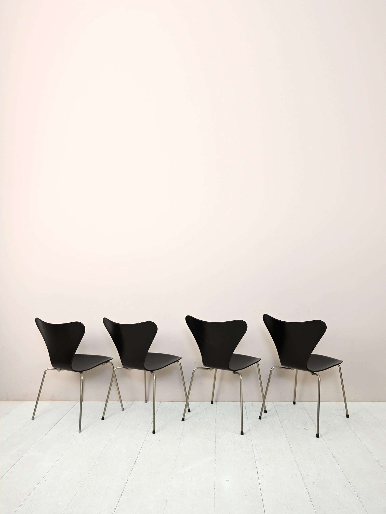 Ensemble de 4 chaises d'Arne Jacobsen Bon état - En vente à Brescia, IT