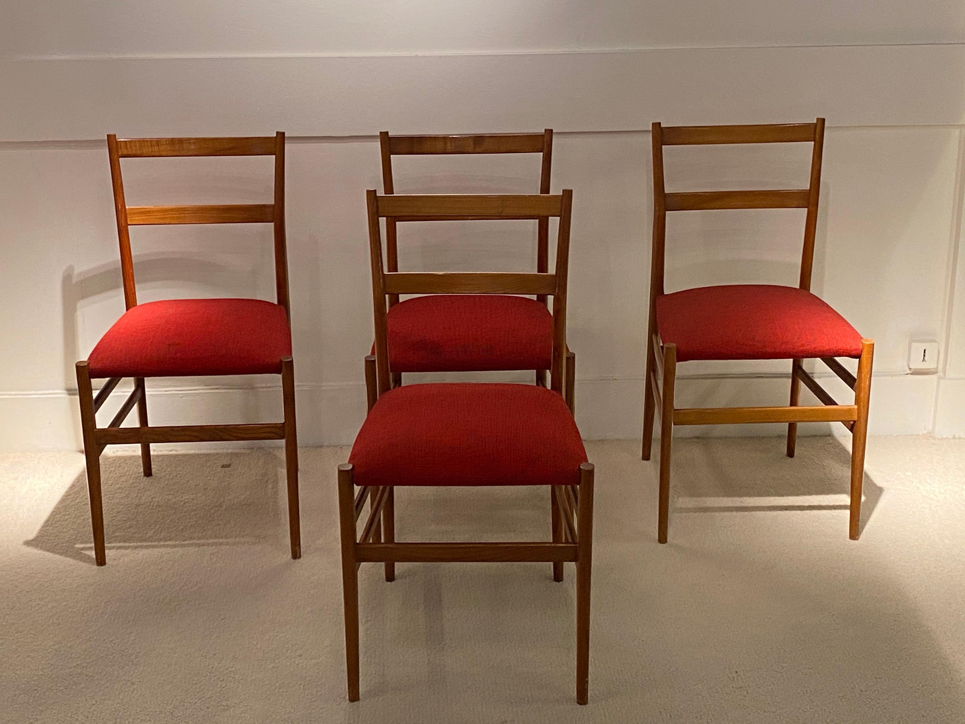 4 legera chairs by Gio Ponti, circa 1950
Edition Figli di Amadeo Casinna
Fabric has some stains.