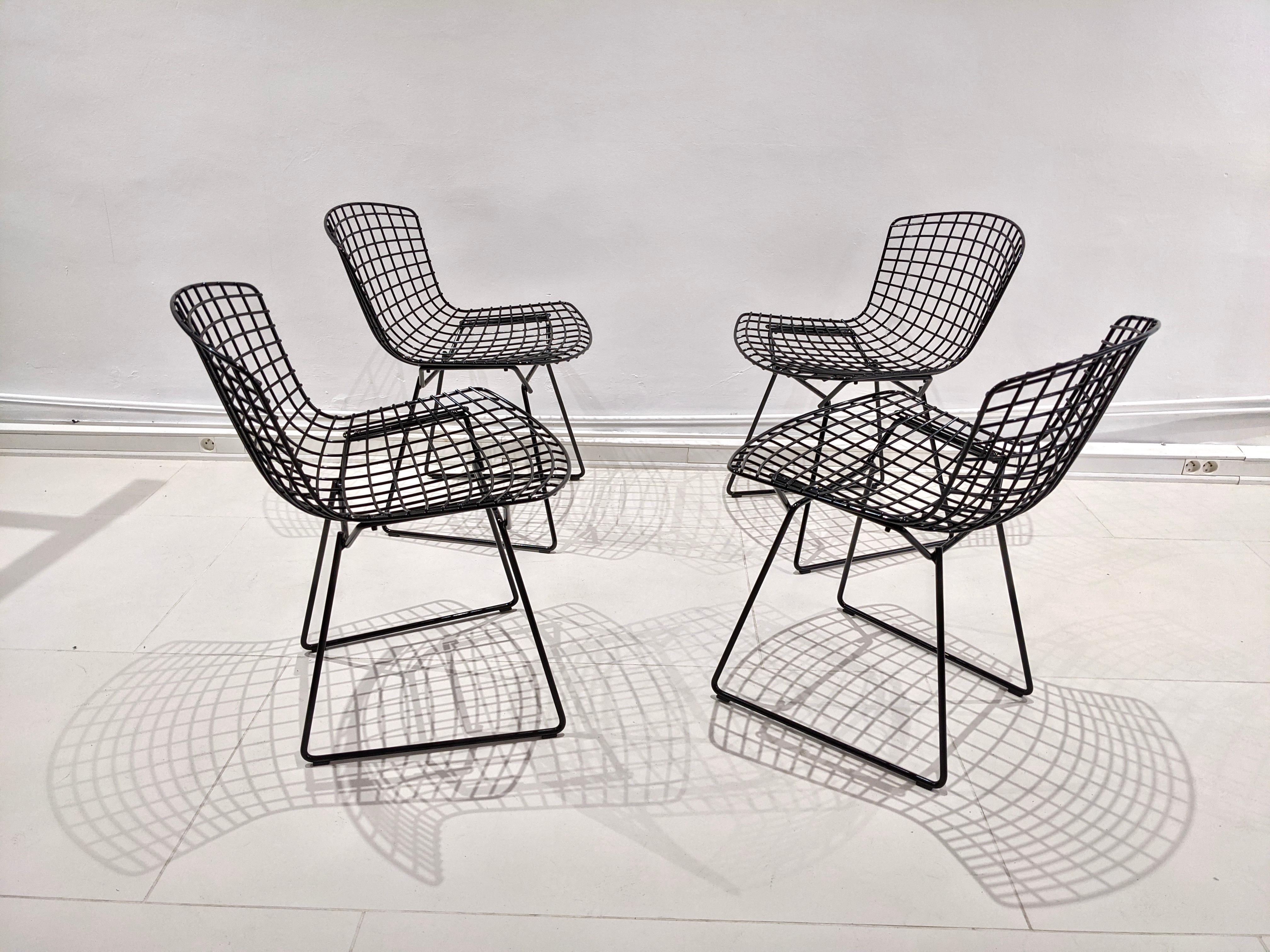 Set of 4 chairs by Harry Bertoia for Knoll. Black steel. 1970s. Very good condition.