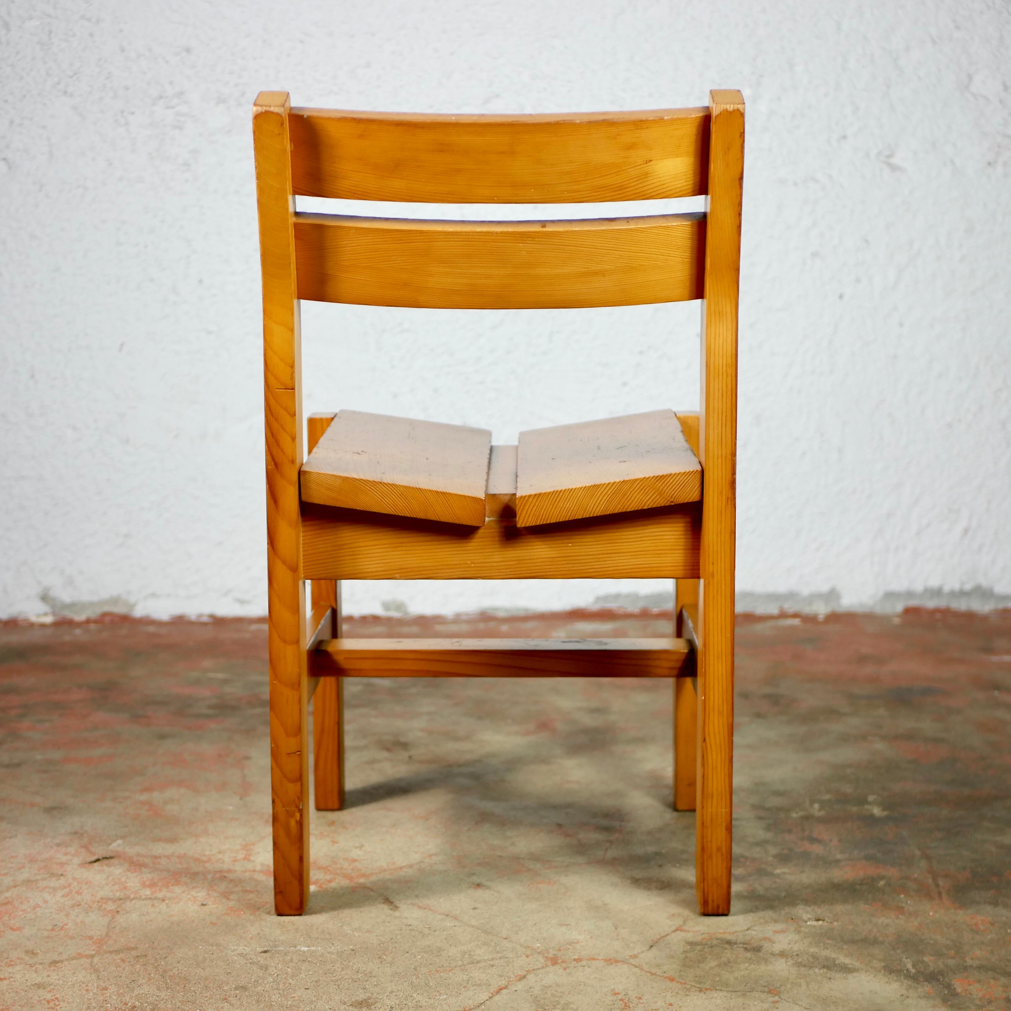 Ensemble de 4 chaises de la Maison Regain, sélection de Charlotte Perriand pour Les Arcs 4