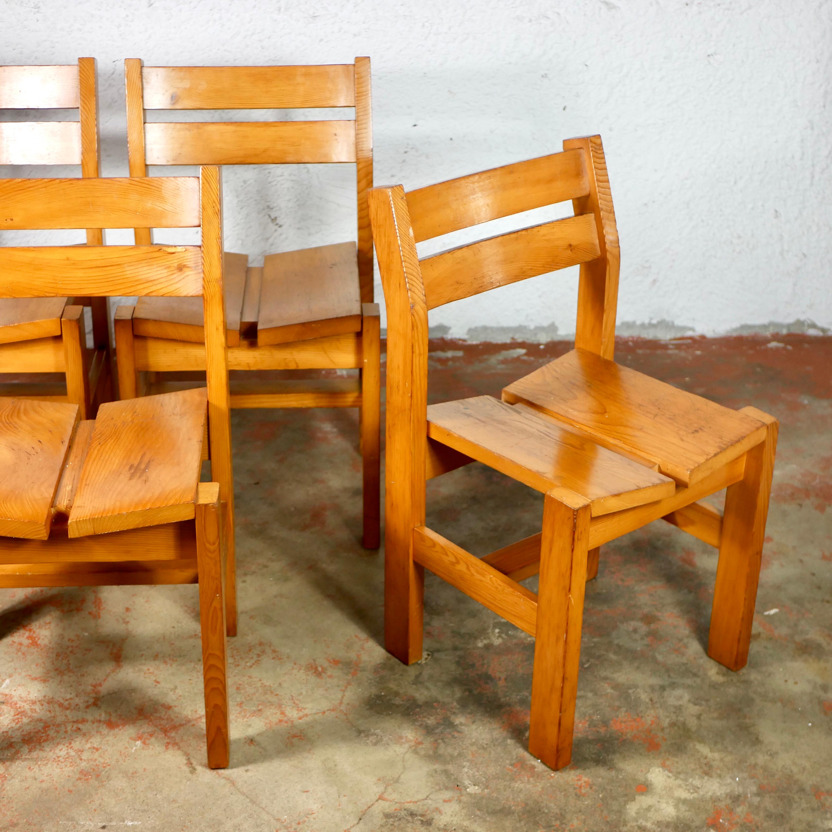 Milieu du XXe siècle Ensemble de 4 chaises de la Maison Regain, sélection de Charlotte Perriand pour Les Arcs