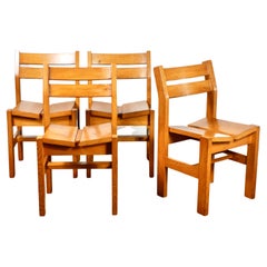 Ensemble de 4 chaises de la Maison Regain, sélection de Charlotte Perriand pour Les Arcs