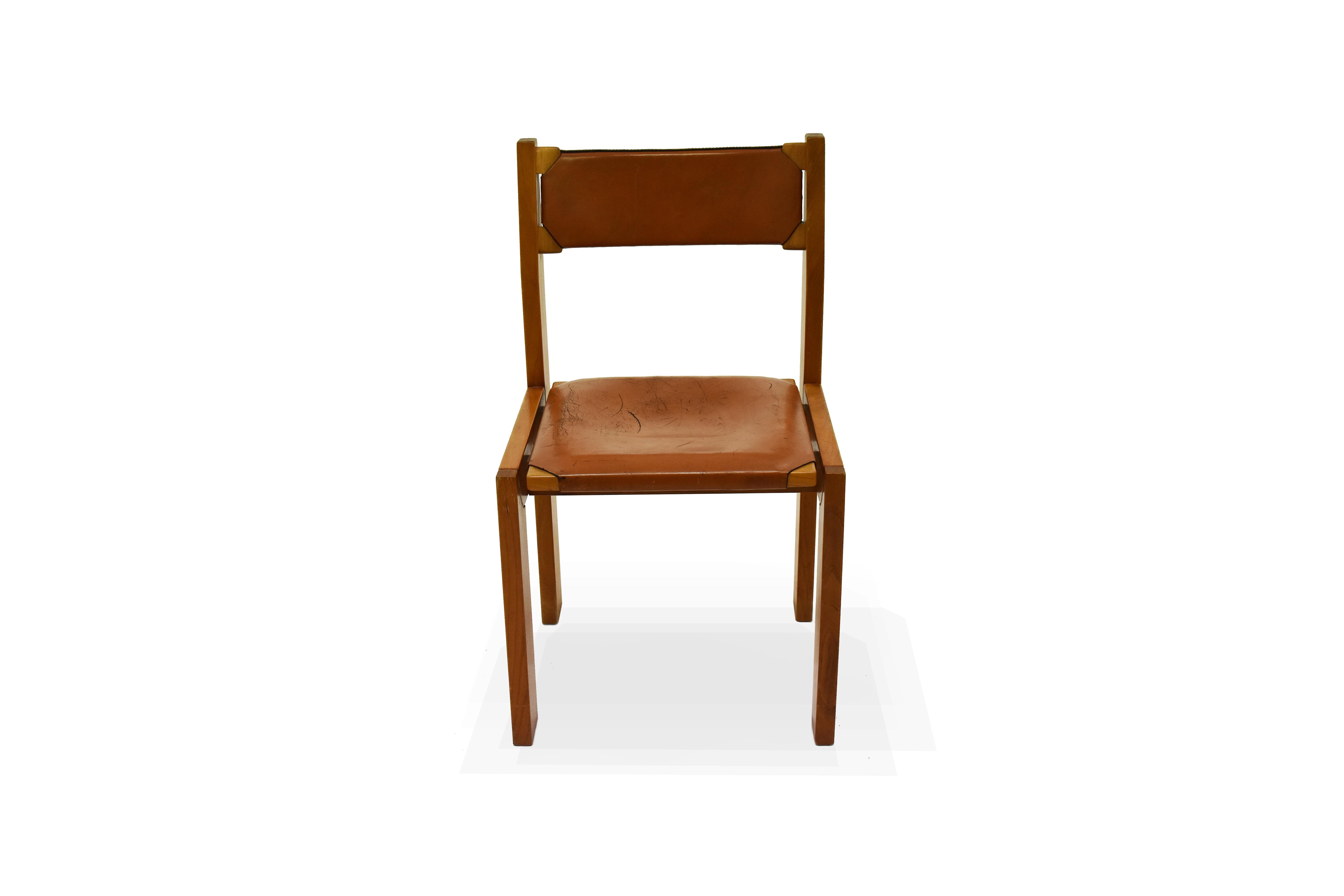 These chairs are made in Orme, a blond wood. The brown Leather is very thick.
This model is very similar, to the model S24 by Pierre Chapo.
Made in France 1970.