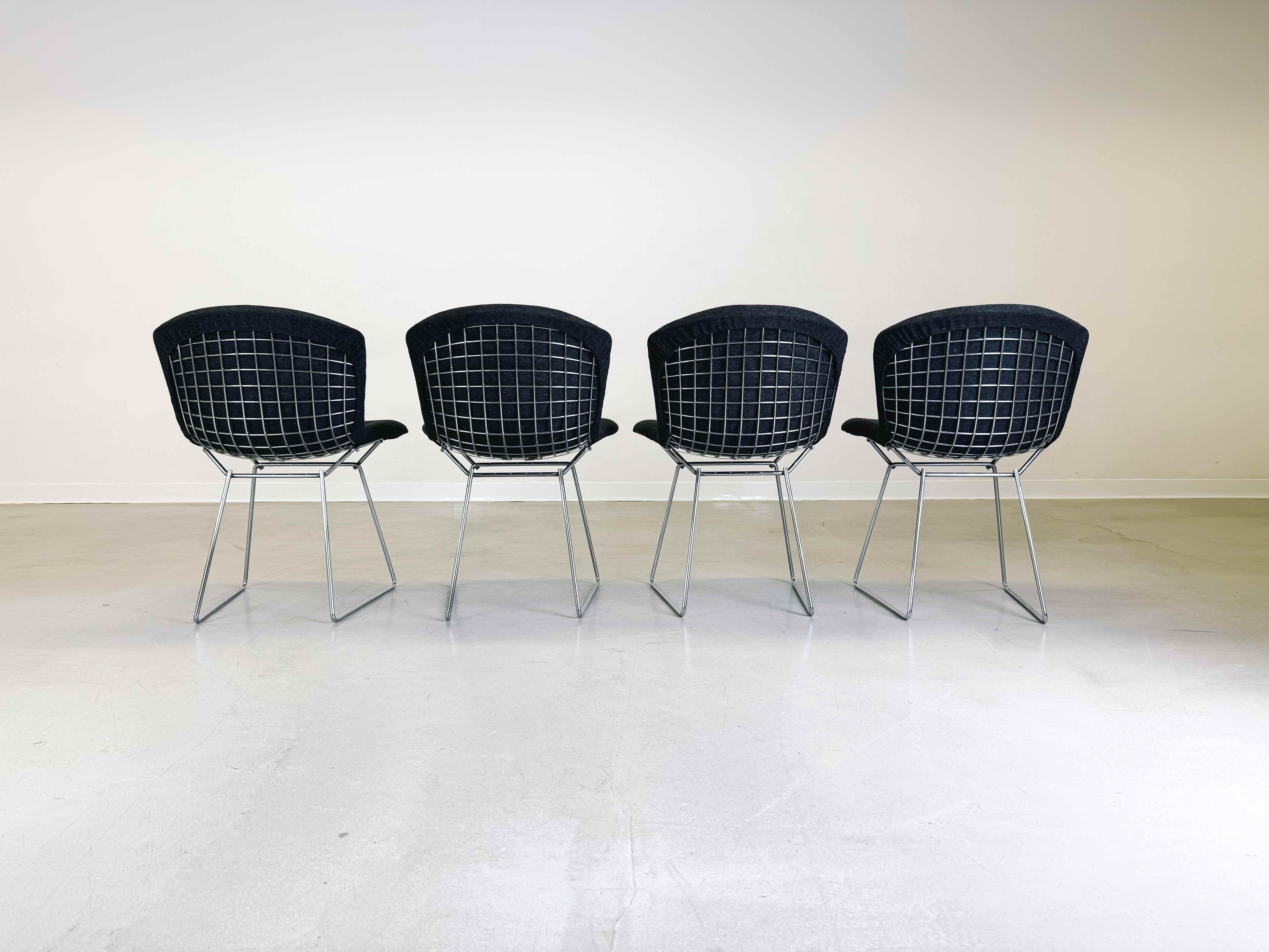 Tessuto Set di 4 sedie Harry Bertoia Knoll International anni '80 imbottite in vendita