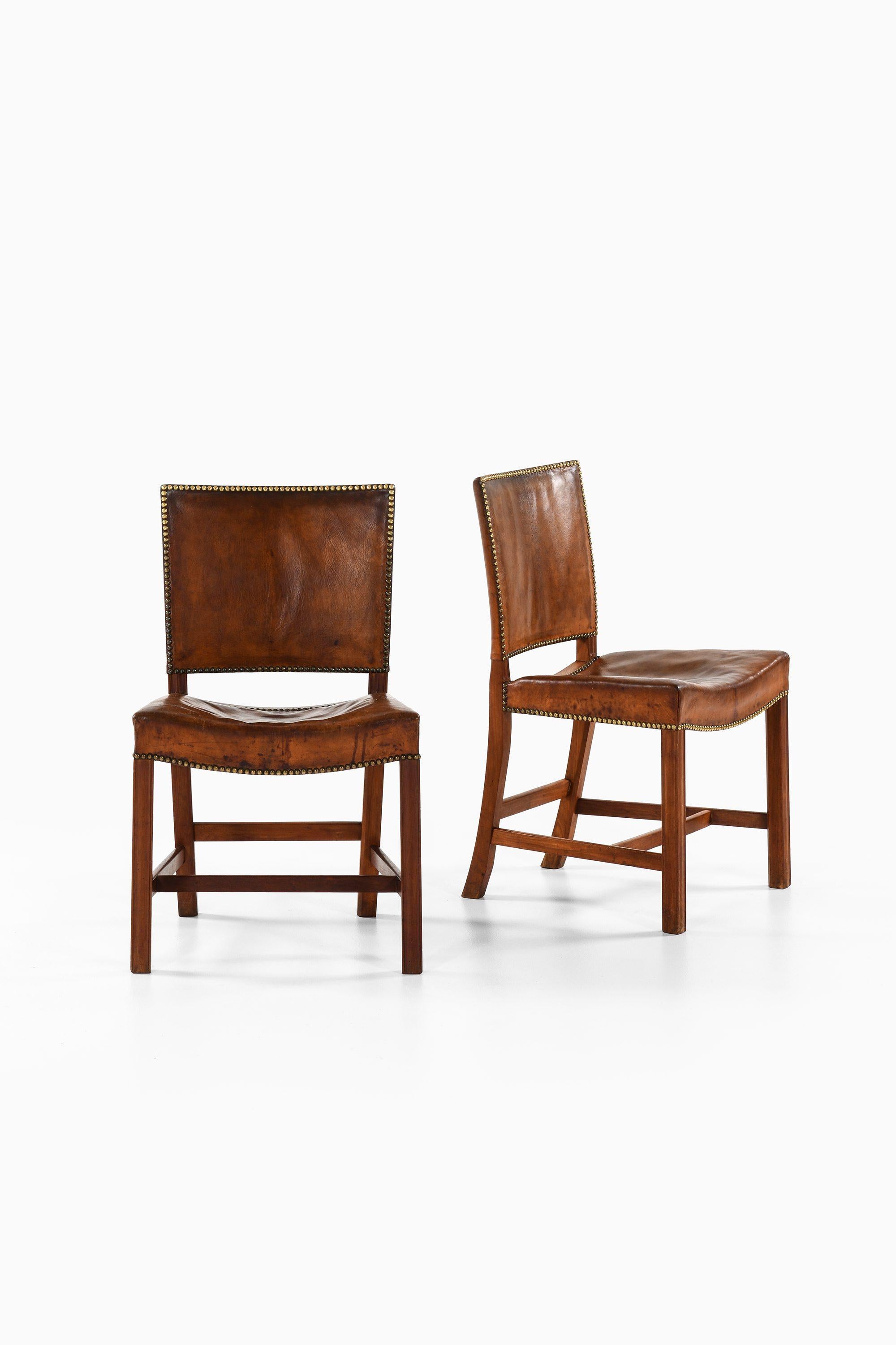 Set of 4 Chairs in Mahogany and Leather by Kaare Klint Dining, 1930s

Additional Information:
Material: Cuban mahogany and niger leather with brass rivets
Style: midcentury, Scandinavian
Rare set of 4 dining chairs model 4751
Produced by Rud.