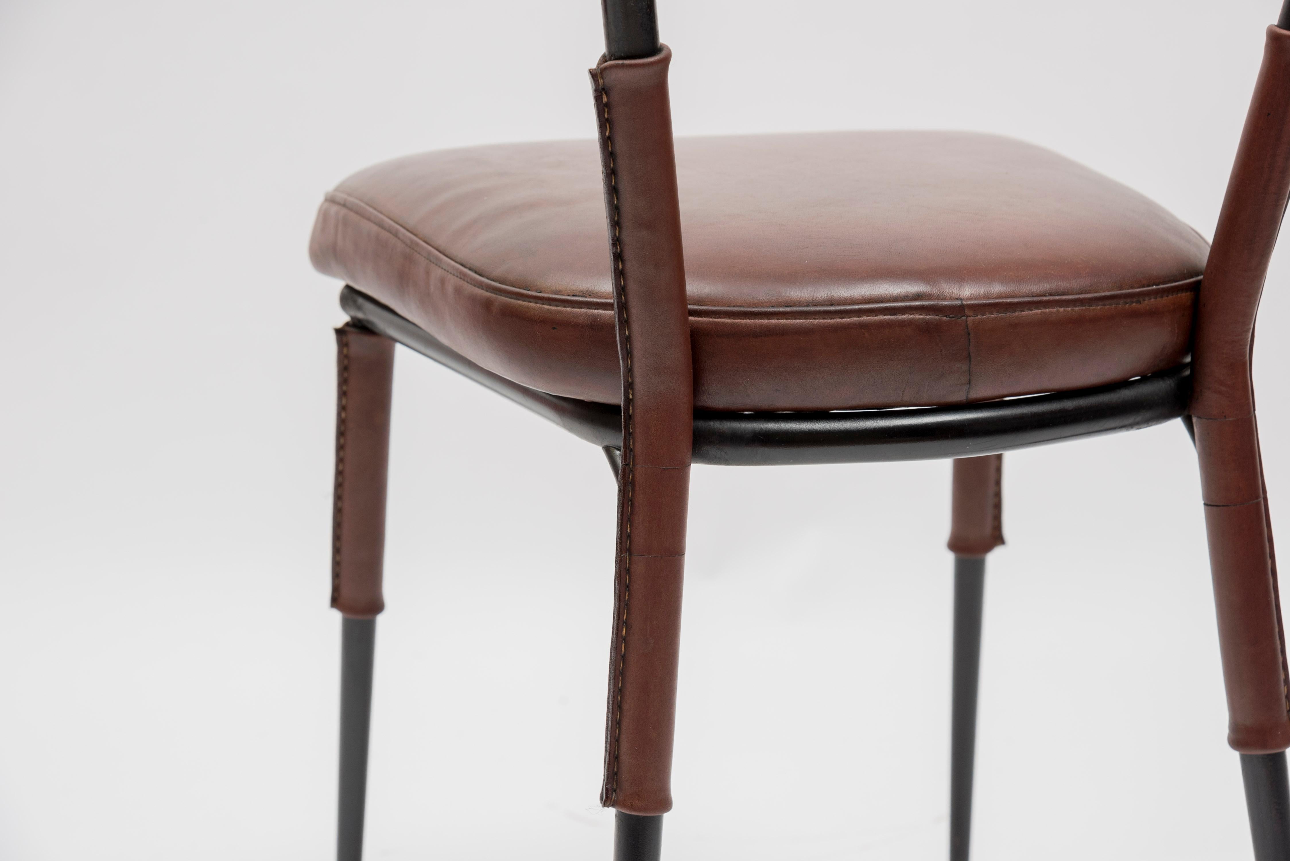 Ensemble de 4 chaises en cuir surpiqué par Jacques Adnet en vente 2