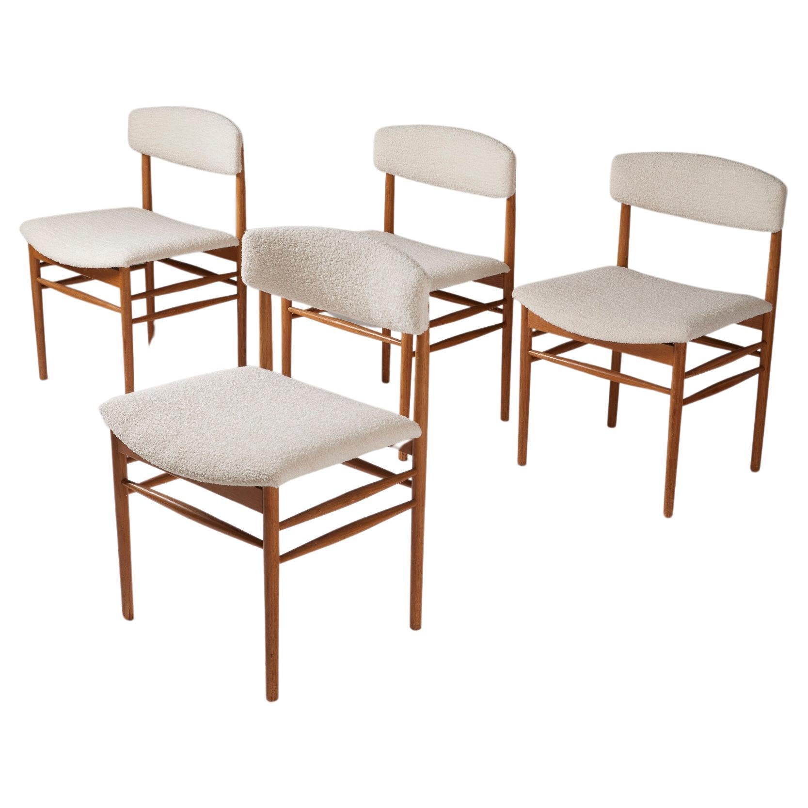  Set of 4 chairs in wood and bouclette For Sale
