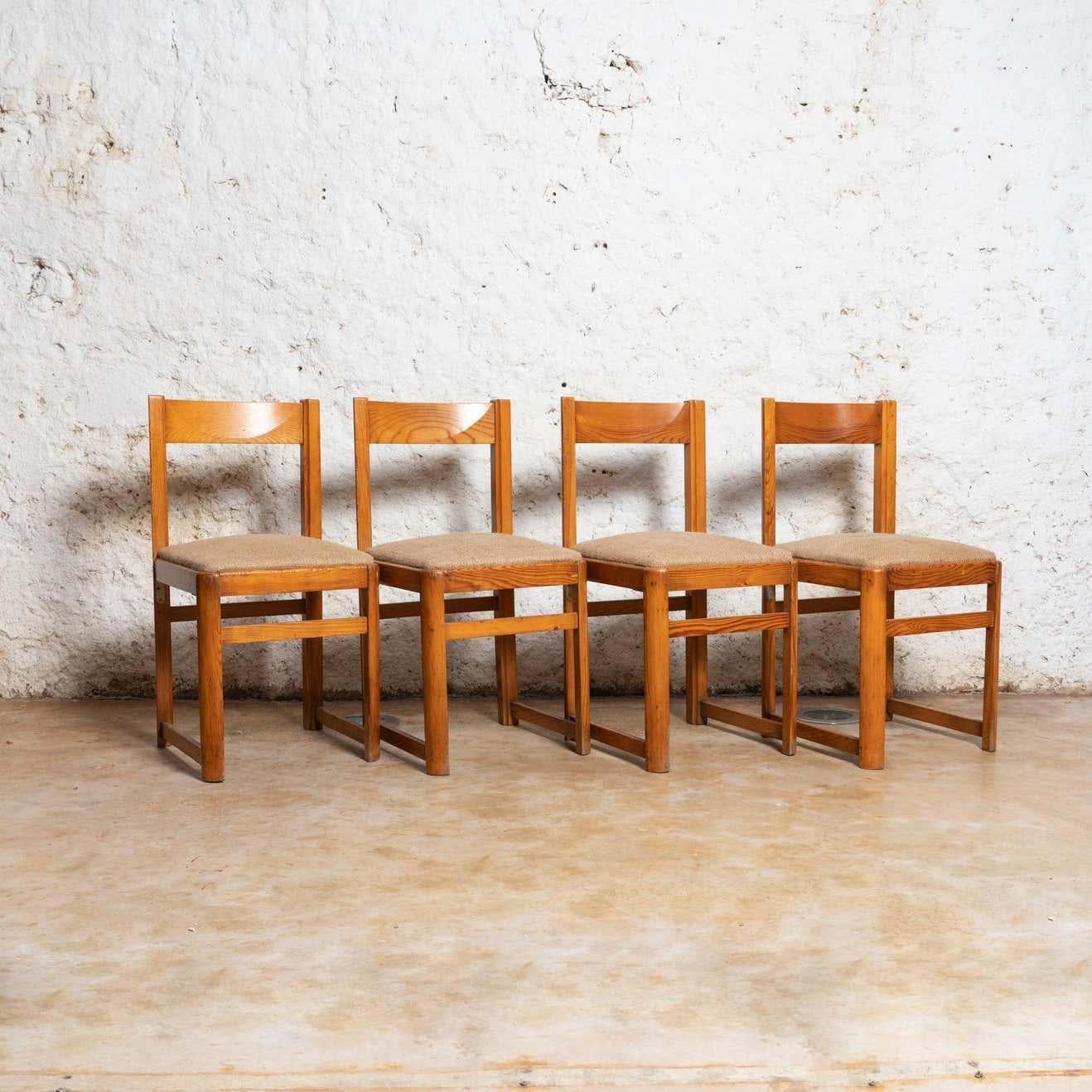 Set of 4 'Aran' chairs designed by Jordi Vilanova, circa 1960.

In original condition, with some visible signs of previous use and age, preserving a beautiful patina.

Materials:
Wood.


