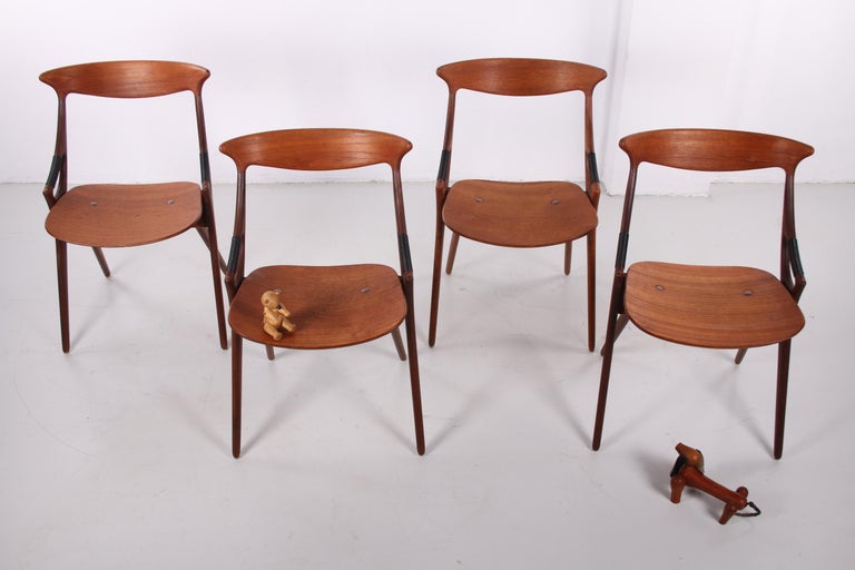 Teak Set of 4 Chairs Model 17, Arne Hovmand Olsen for Mogens Kold, 1950s For Sale