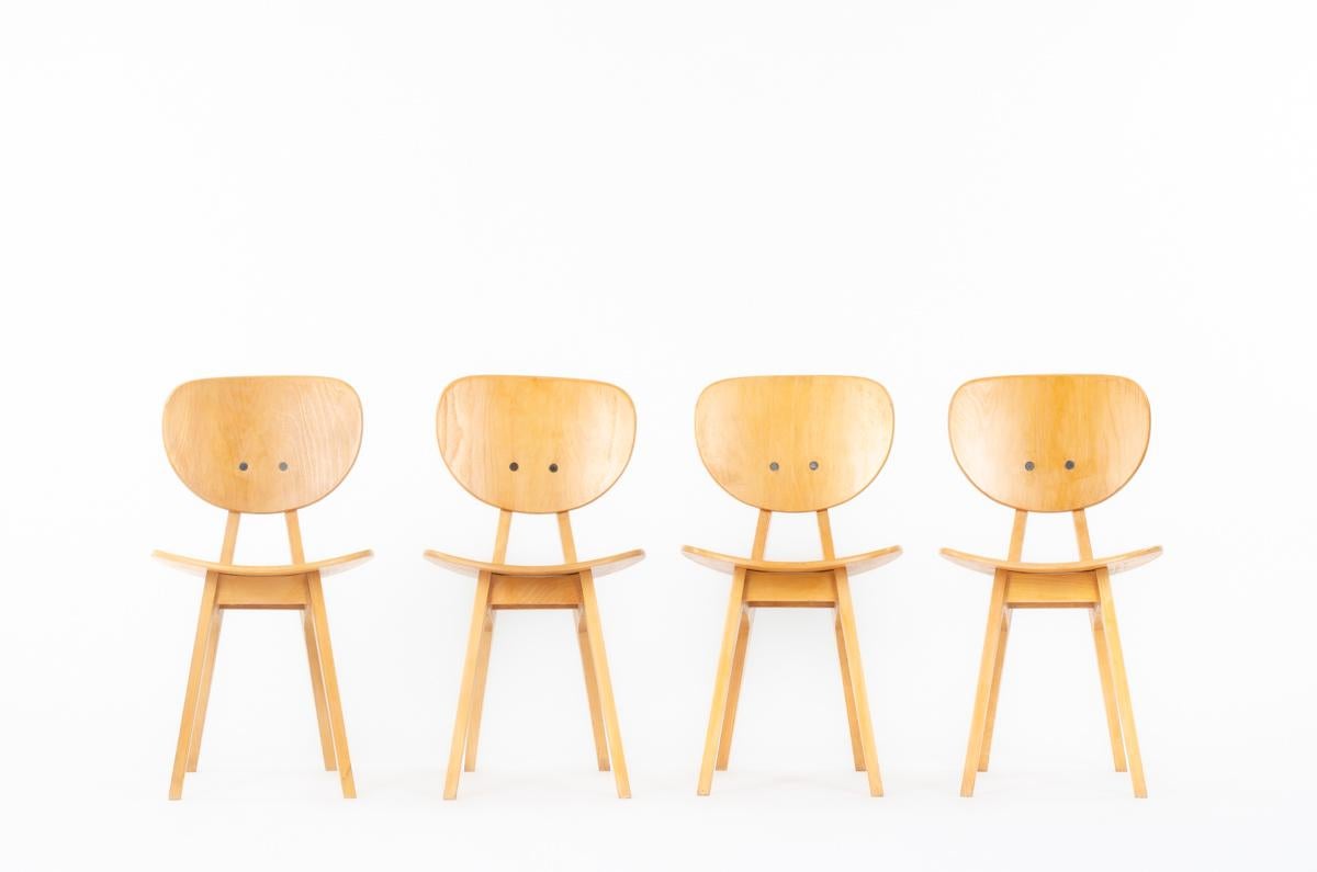 Very rare model.
Set of 4 chairs by Junzo Sakakura model 3221 edited by Tendo Mokko
Model from 1953
Structure with four feet, one seat, and one backrest, all in beech
Varnish is new.