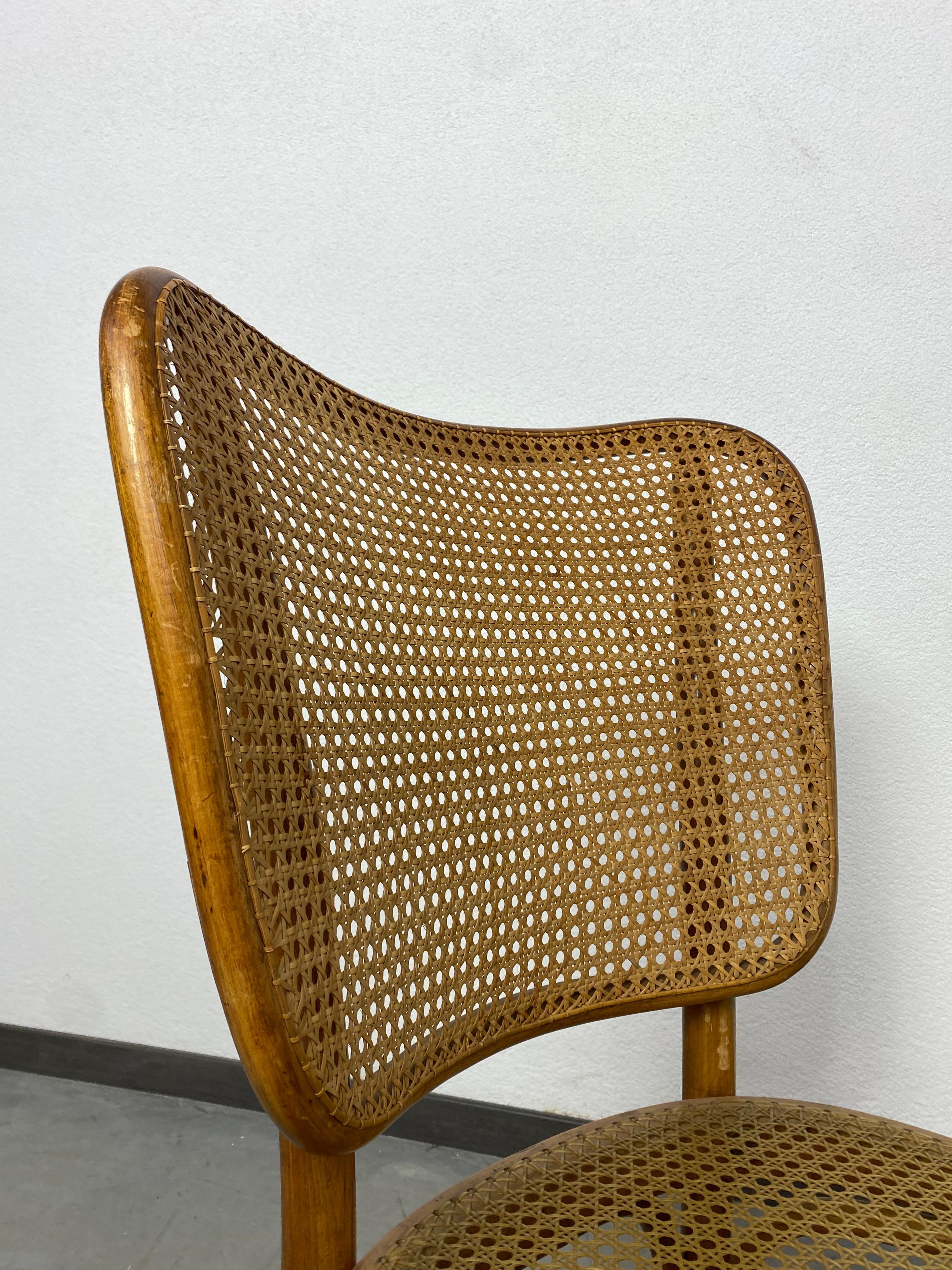 Ensemble de 4 chaises modèle A821 d'Adolf Gustav Schneck pour Thonet Mundus en vente 7