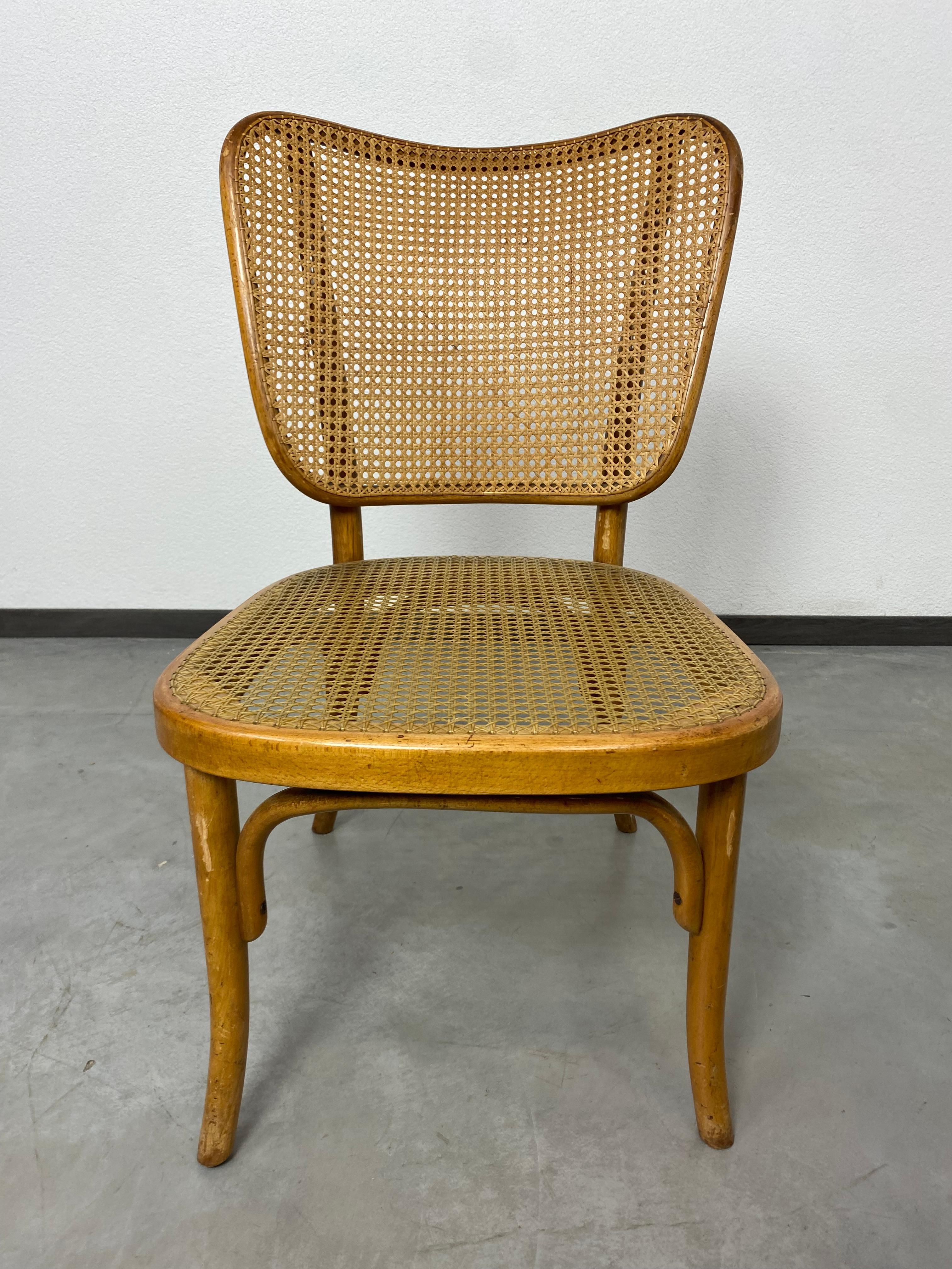 Ensemble de 4 chaises modèle A821 d'Adolf Gustav Schneck pour Thonet Mundus en vente 2