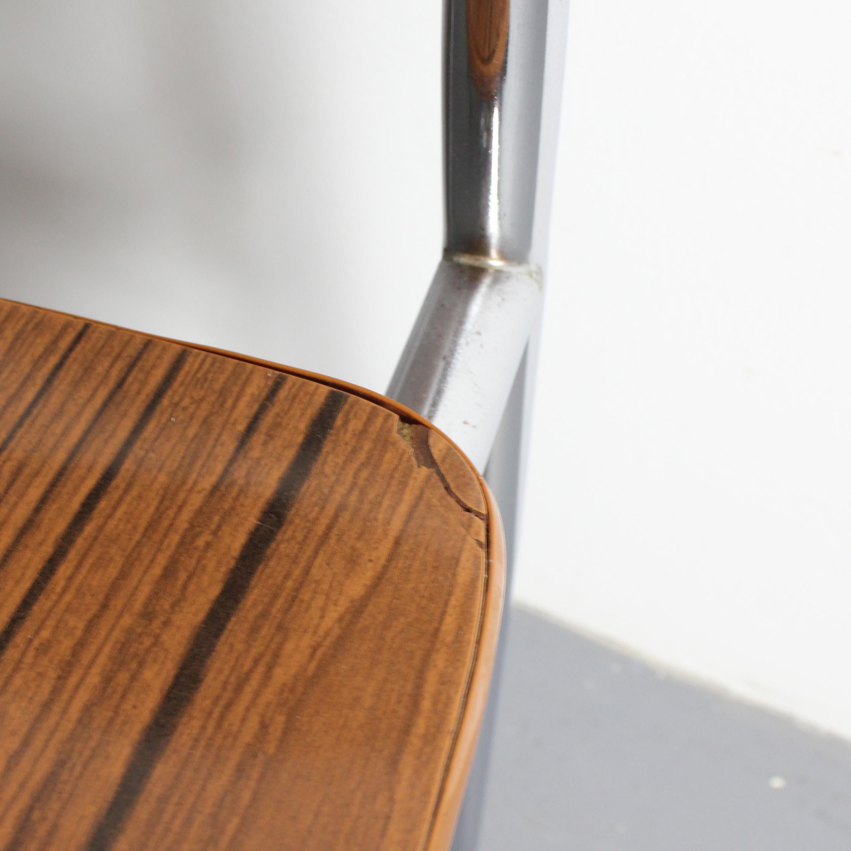 Set of 4 chairs with chromed metal frames and laminated wood seats and backs - en vente 7