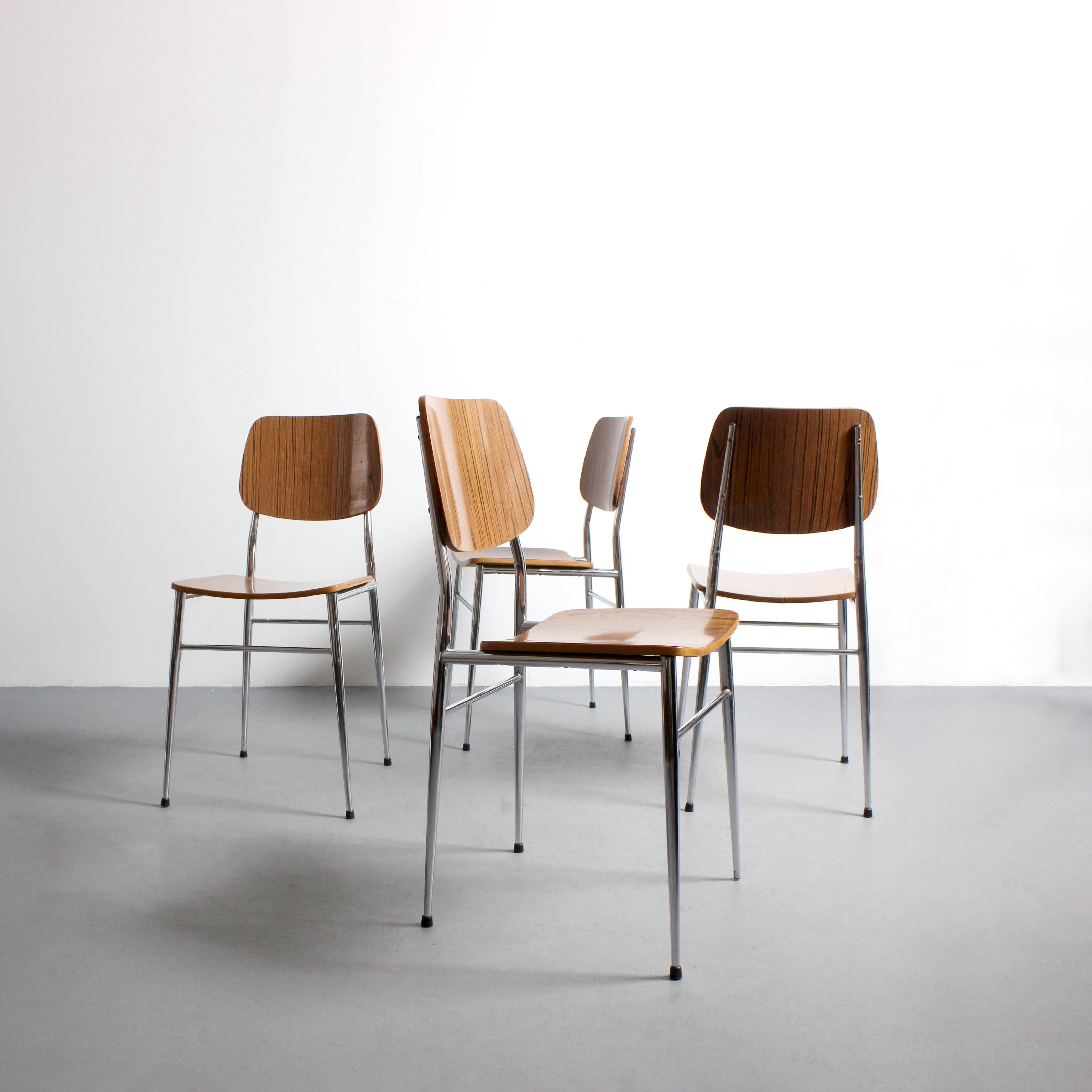 Ensemble de 4 chaises à structure en métal chromé et assise et dossier en bois stratifié - C.I.C. - France

Dimensions : 82 x 37 x 45 cm : 82 x 37 x 45 cm