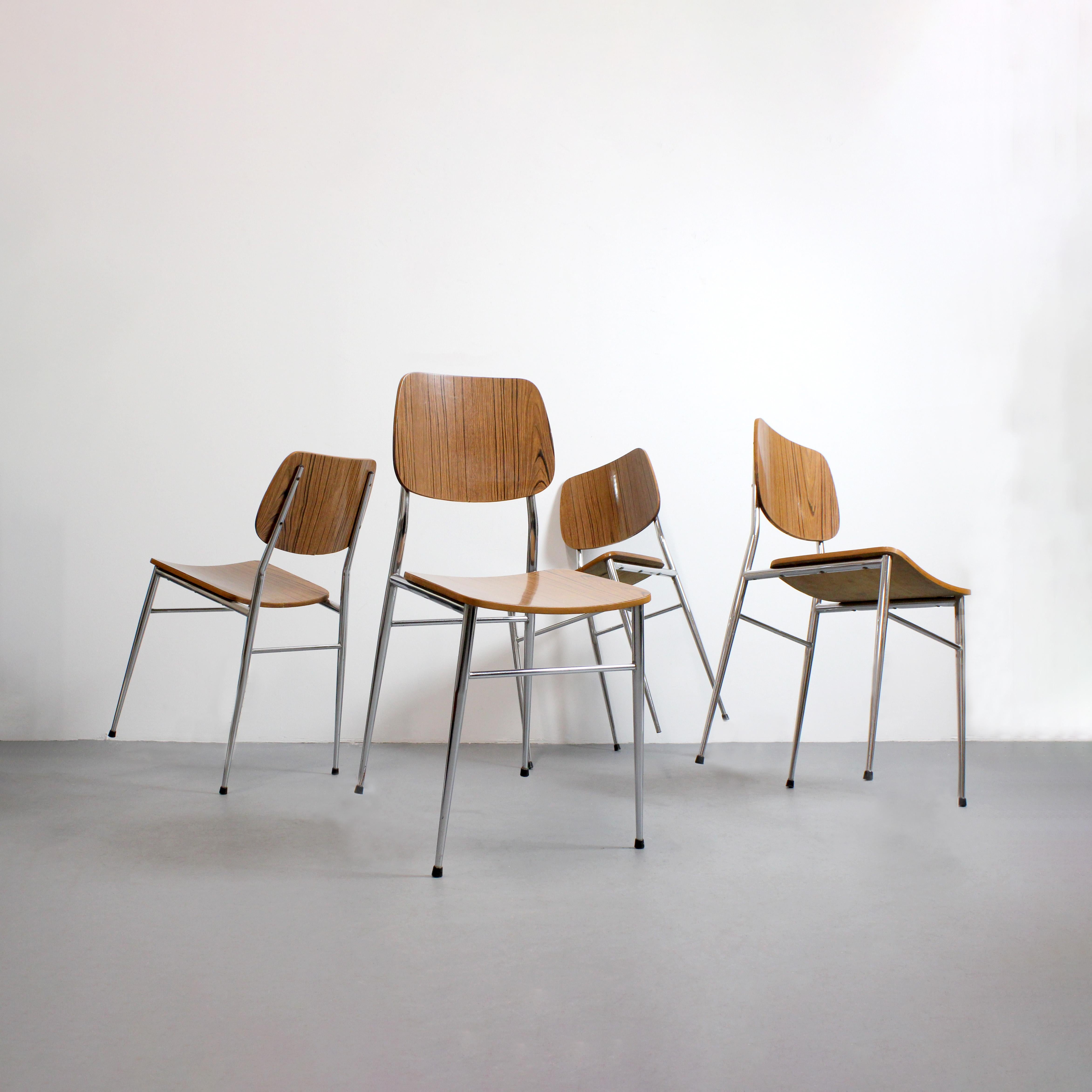 Chrome Set of 4 chairs with chromed metal frames and laminated wood seats and backs - en vente