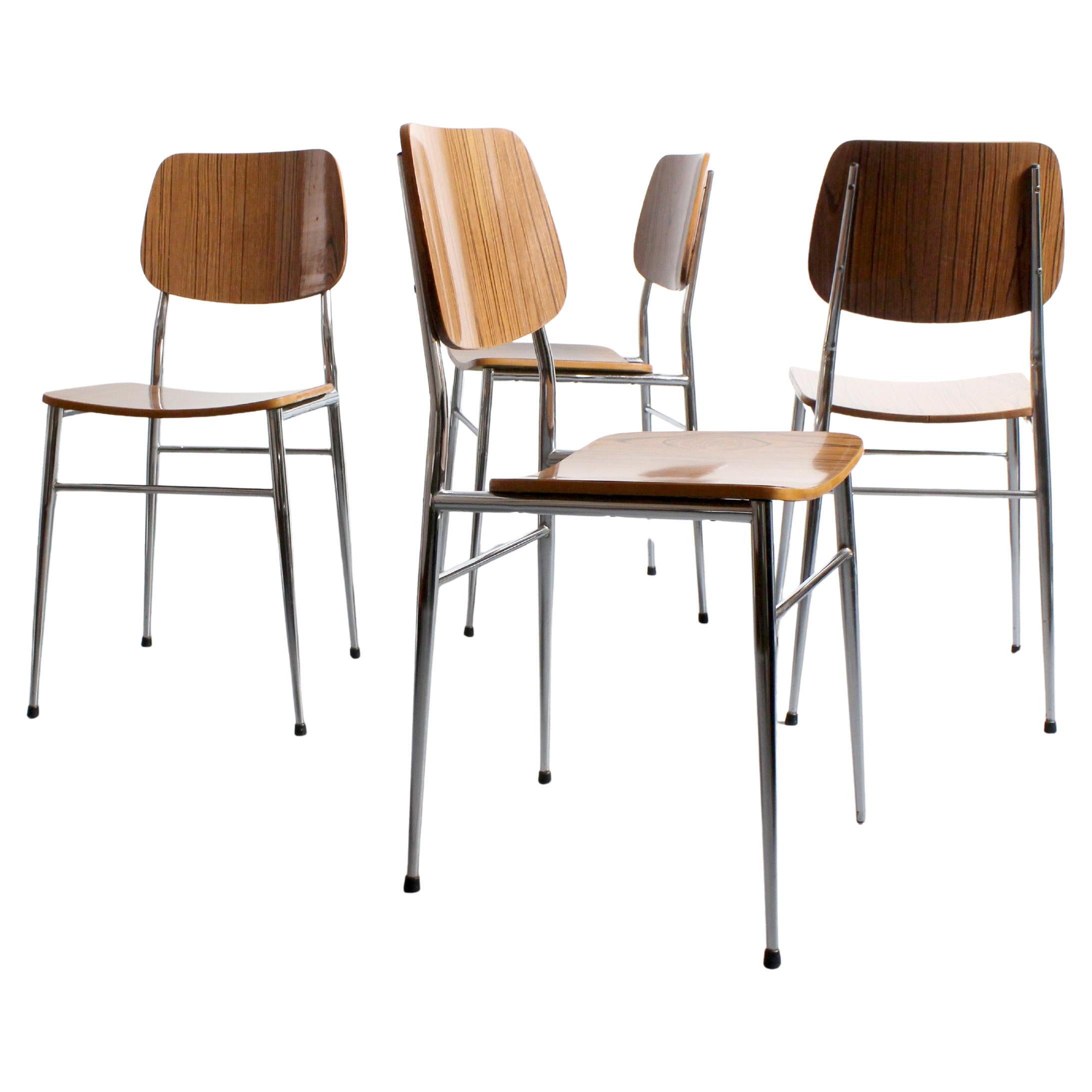 Set of 4 chairs with chromed metal frames and laminated wood seats and backs - en vente