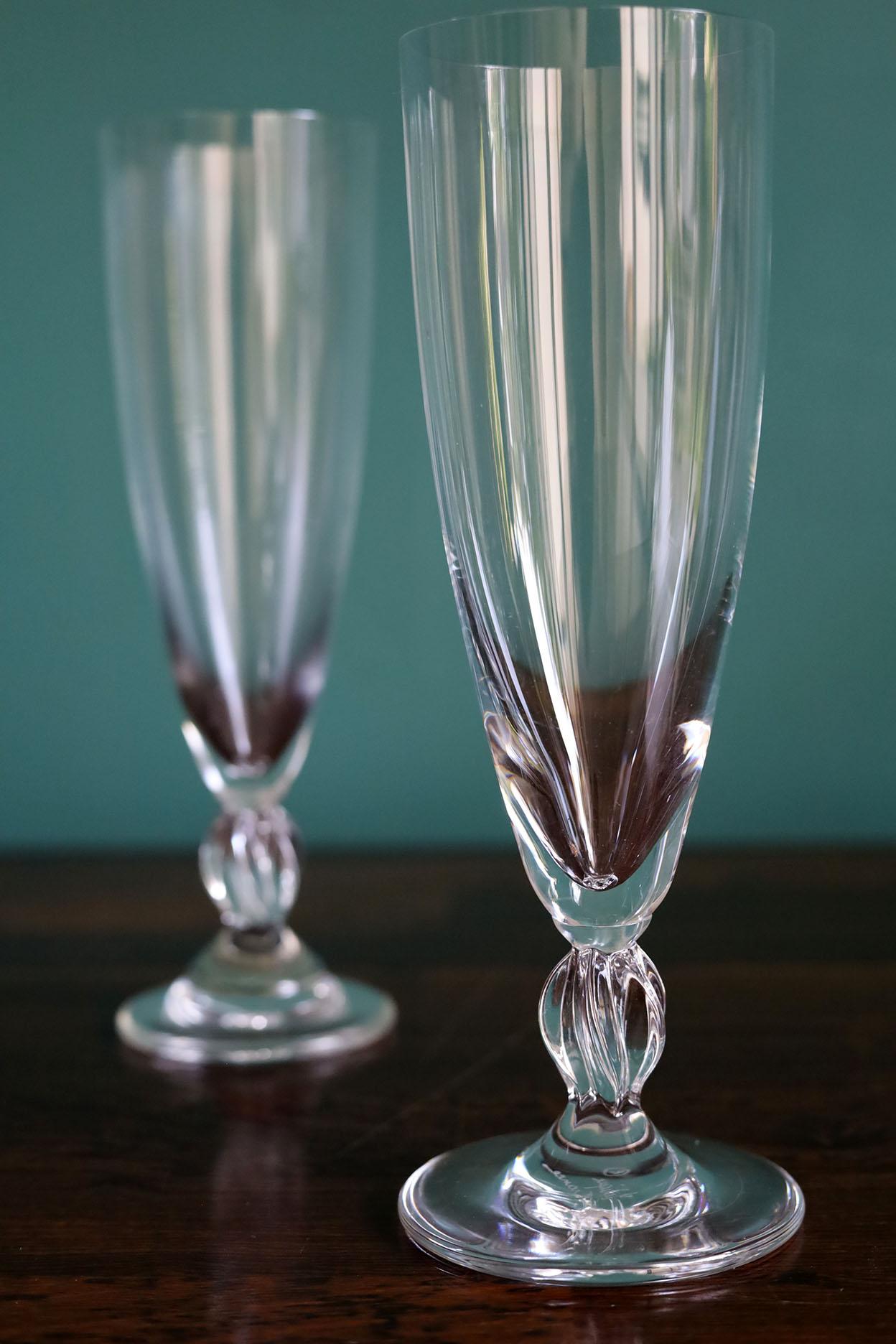 Art Deco Set of 4 Champagne flutes by Lalique For Sale