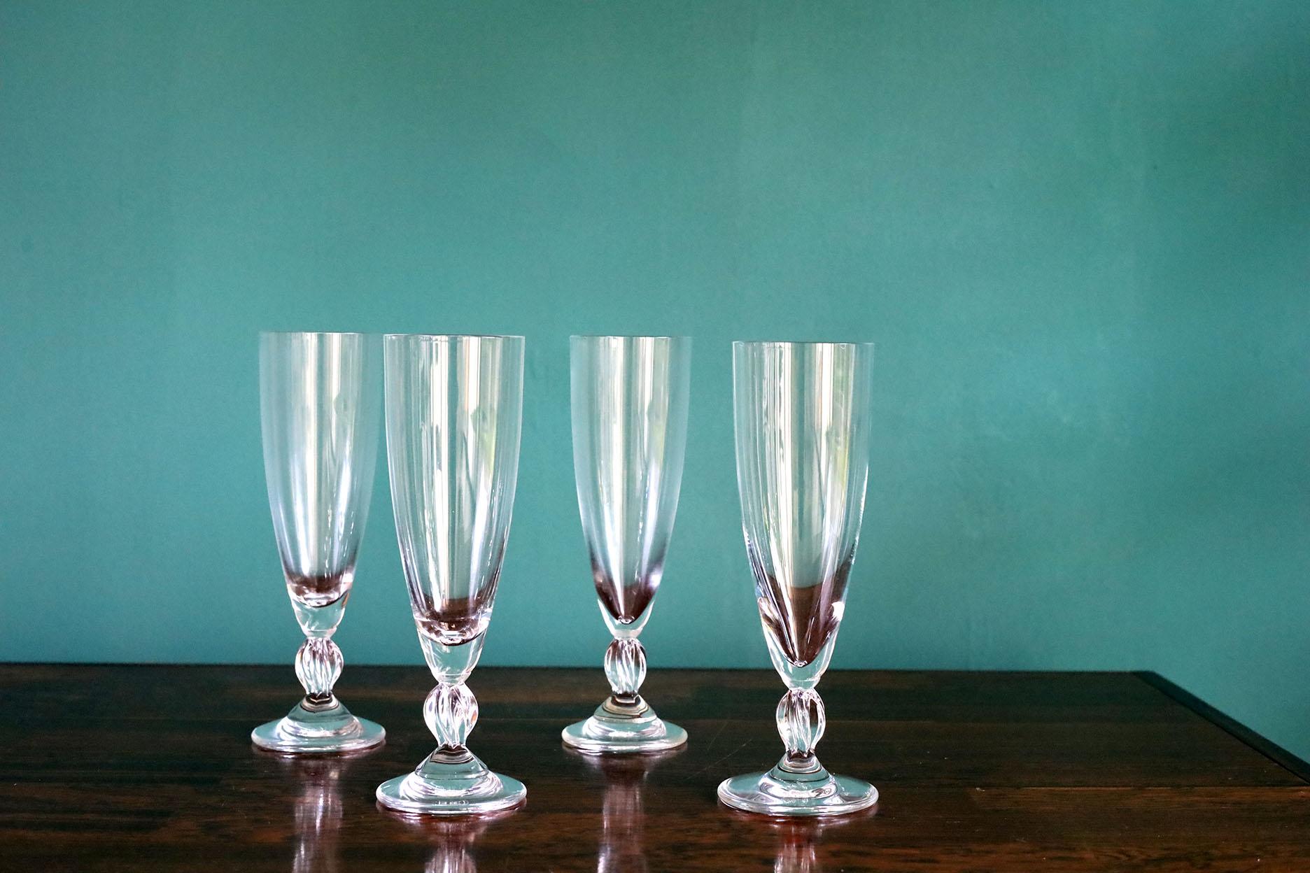 Hand-Crafted Set of 4 Champagne flutes by Lalique For Sale