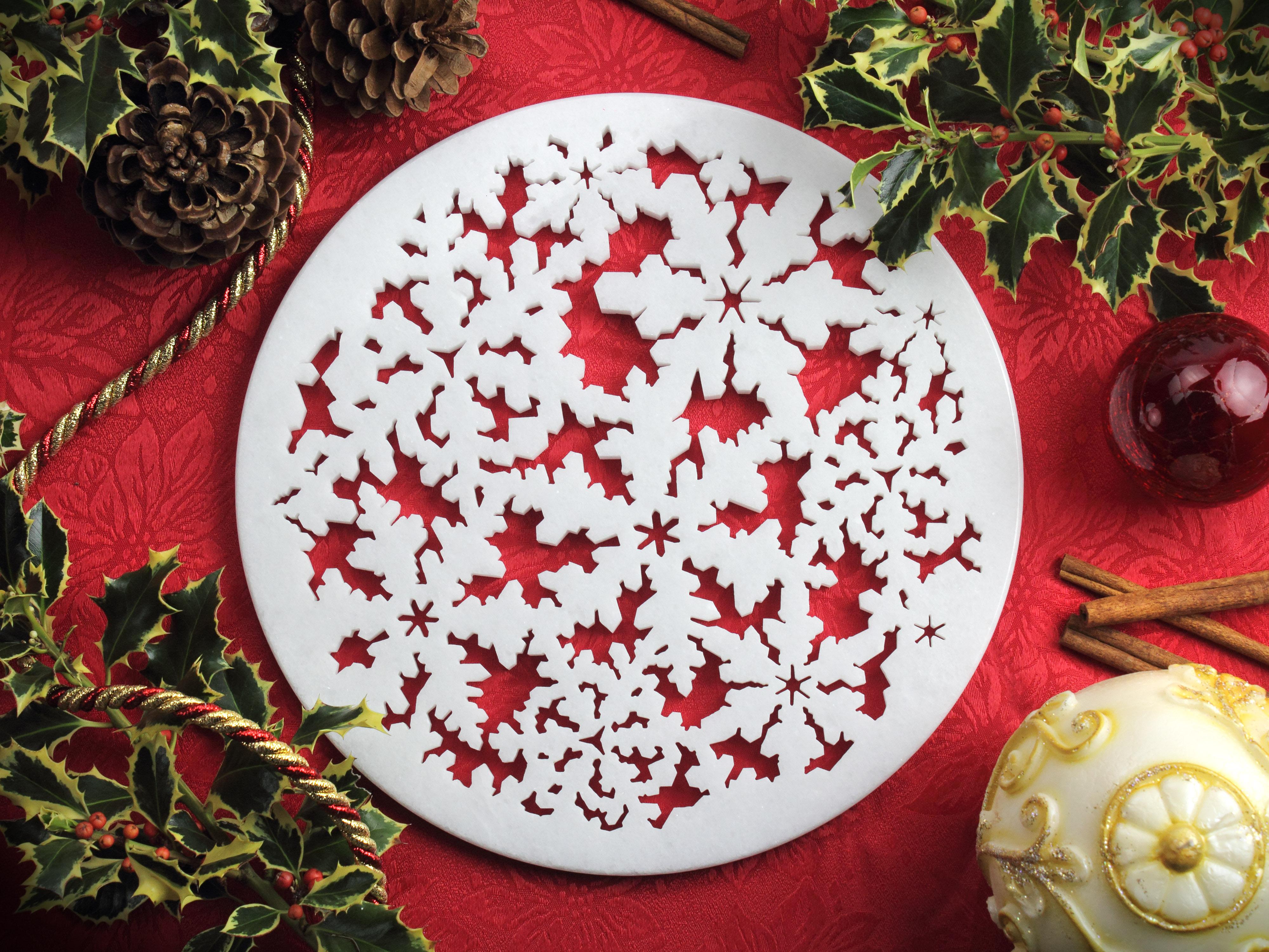 This 'Winter wonderland Snowflake' charger plate inspired by ice crystals are the perfect tasteful gift for the winter and Christmas period.
Charger in polished absolute crystalline white marble from Italy.
Thanks to their shape and size they can be