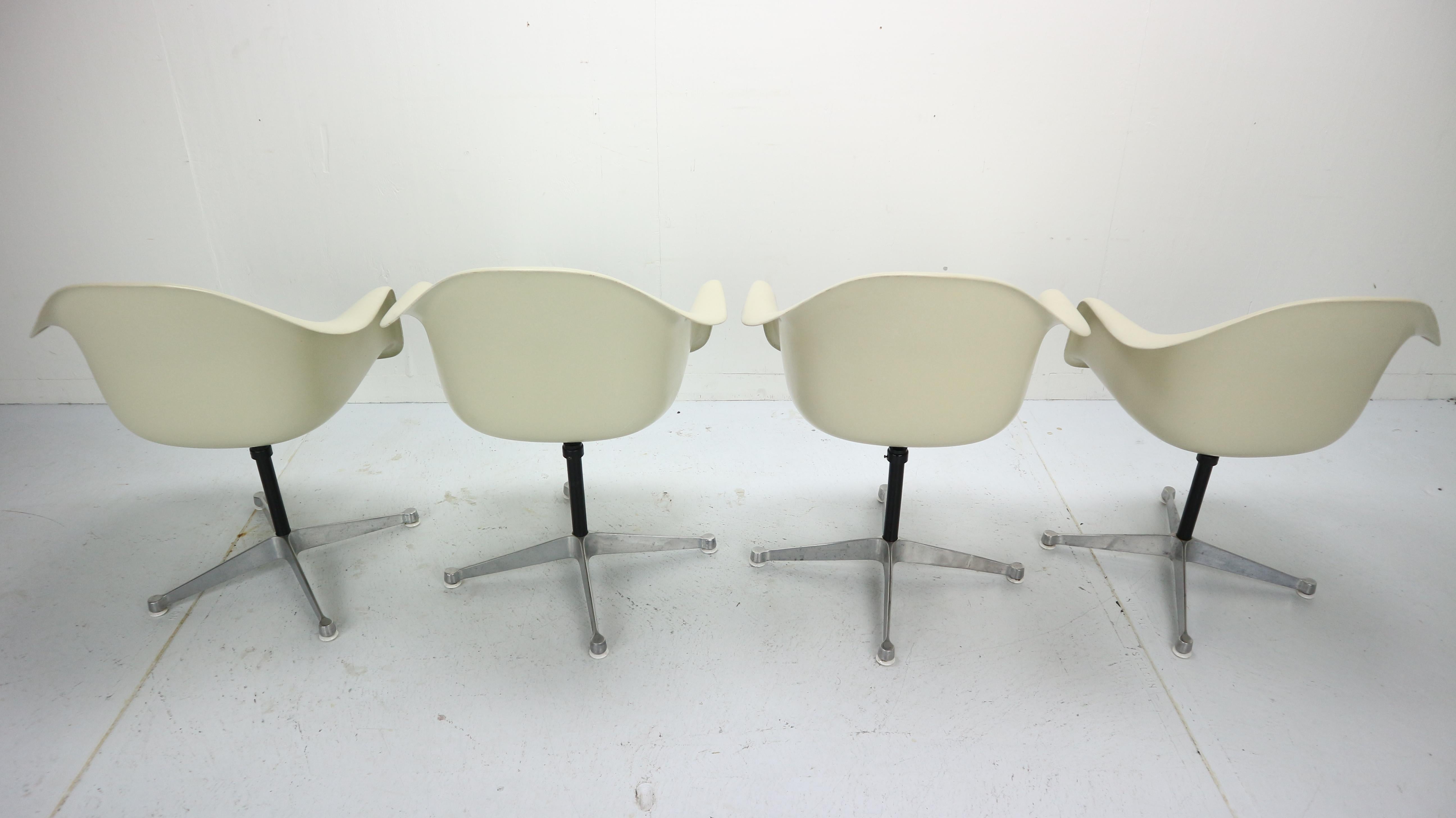 Set of 4 Charles Eames for Herman Miller Bucket Swivel Chairs, 1950s 1