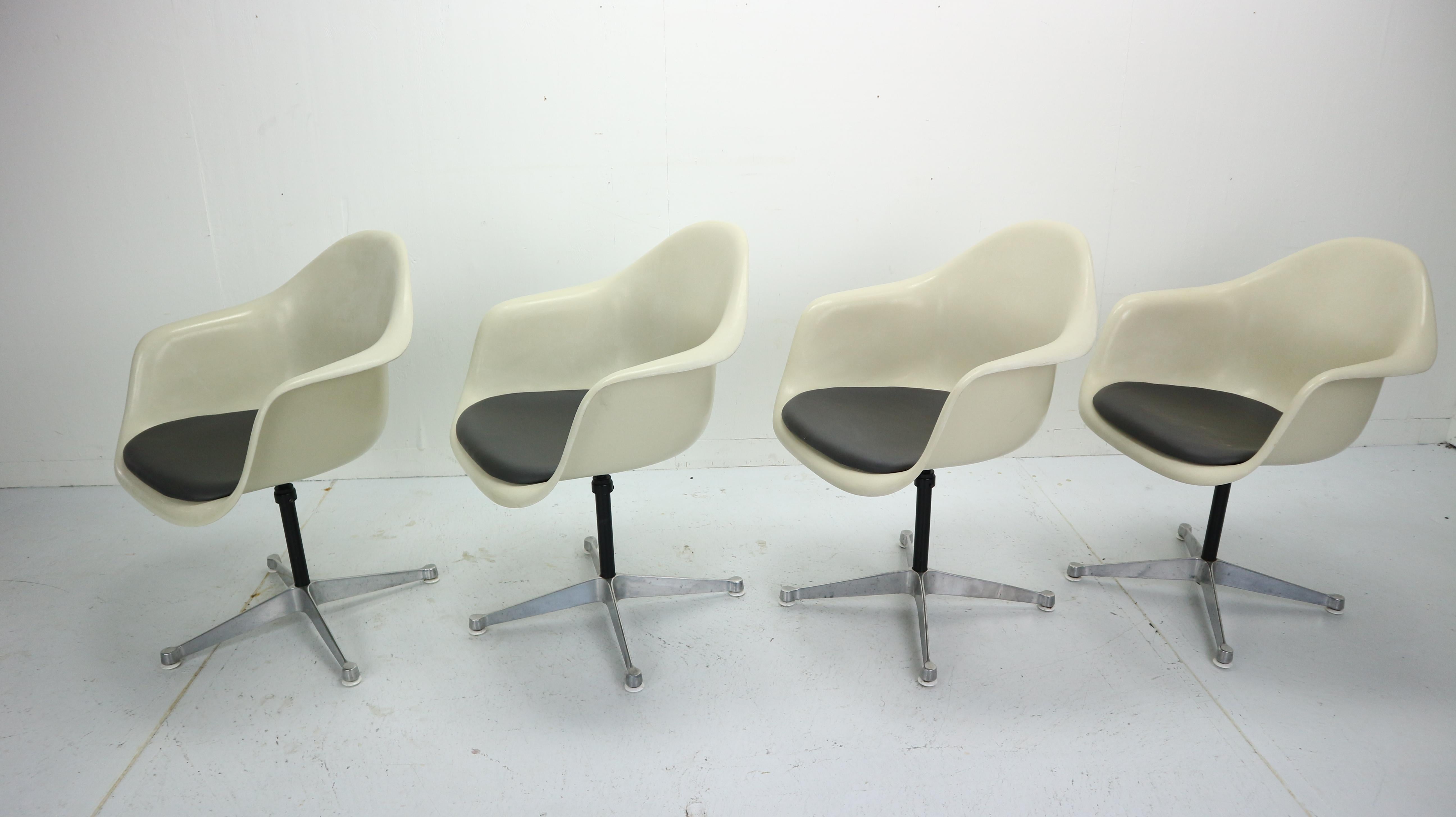 Set of 4 Charles Eames for Herman Miller Bucket Swivel Chairs, 1950s 2