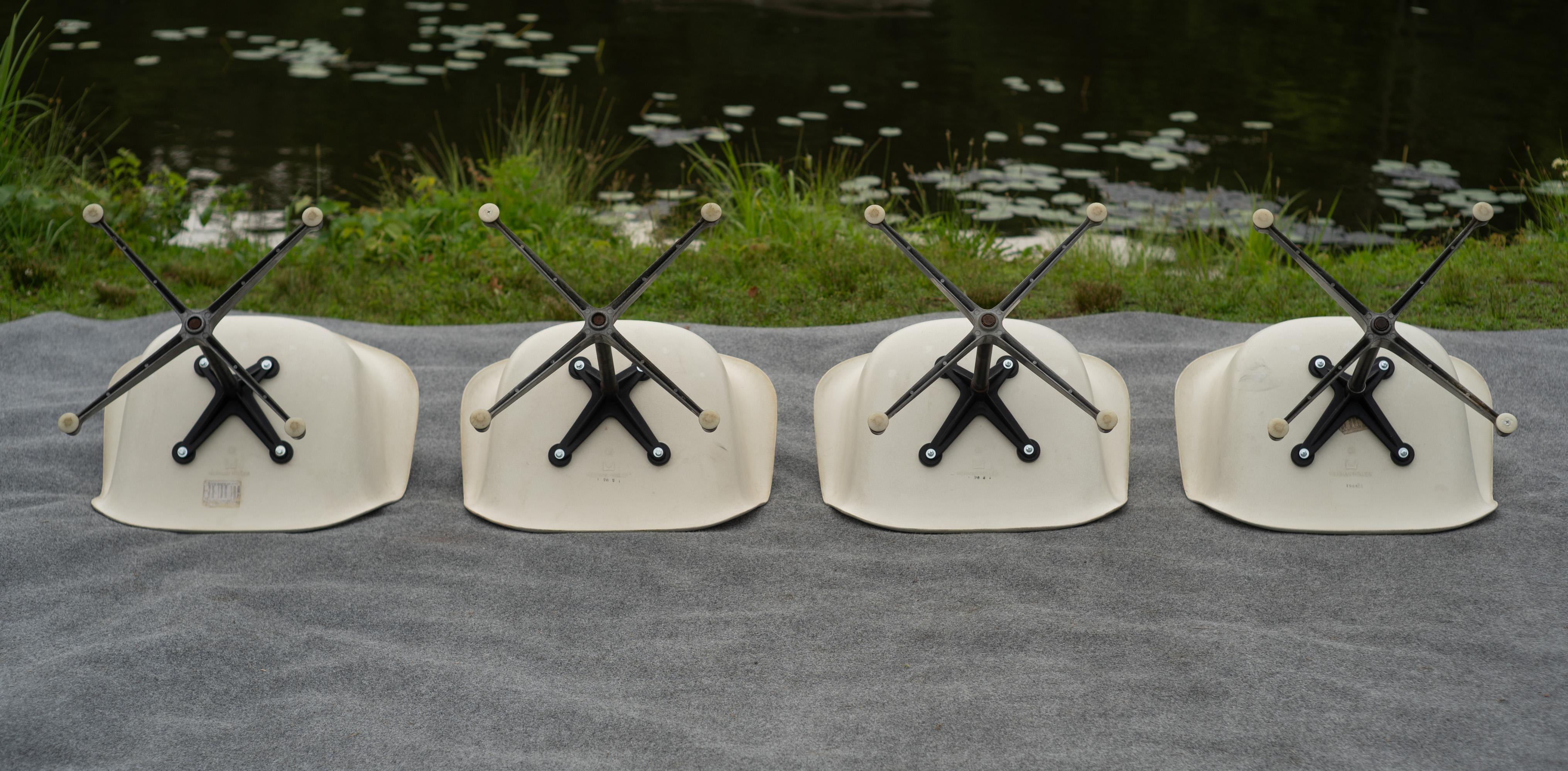 Set di 4 poltrone PAC di Charles Eames per Herman Miller in fibra di vetro bianca anni '70 in vendita 9