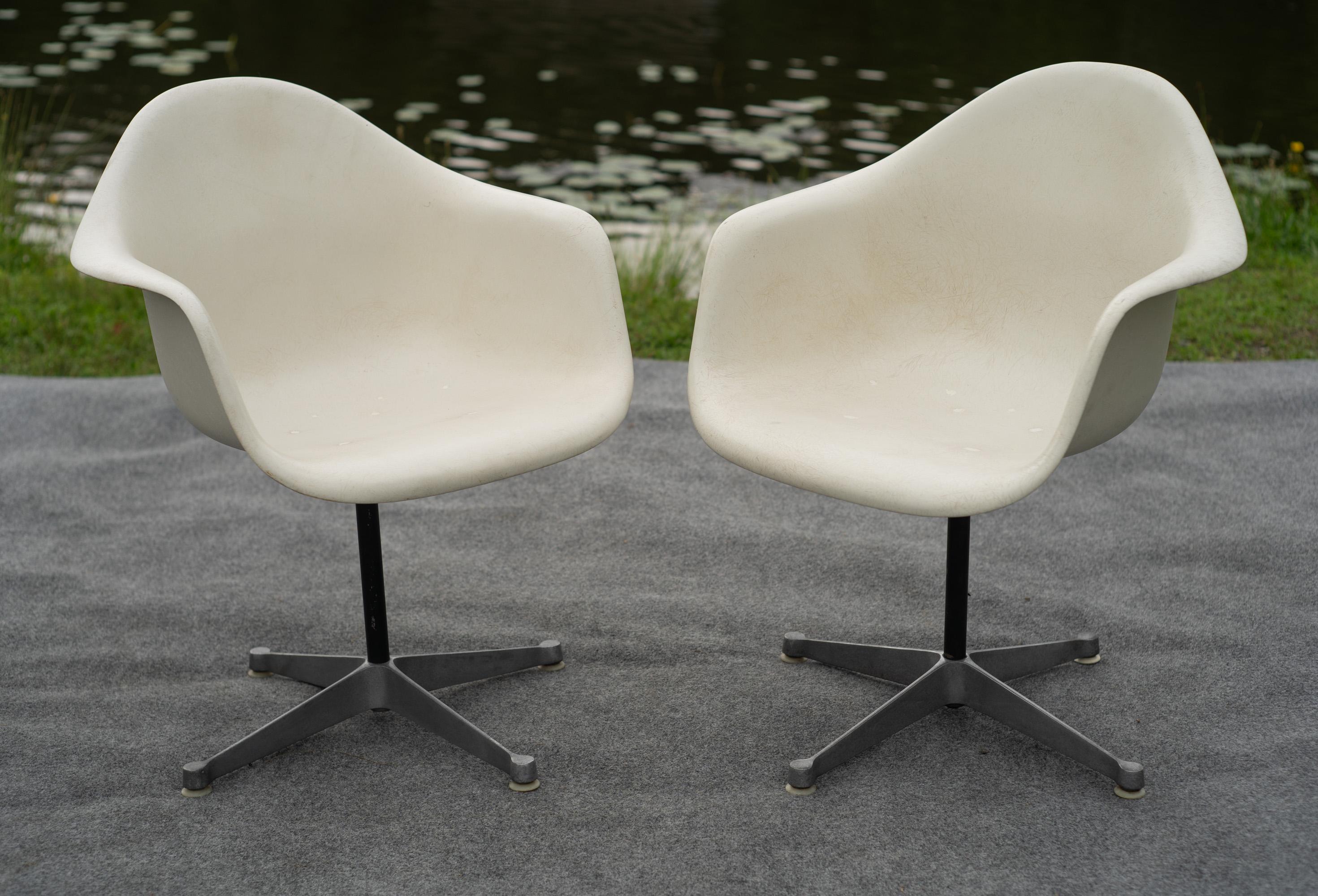 Alluminio Set di 4 poltrone PAC di Charles Eames per Herman Miller in fibra di vetro bianca anni '70 in vendita
