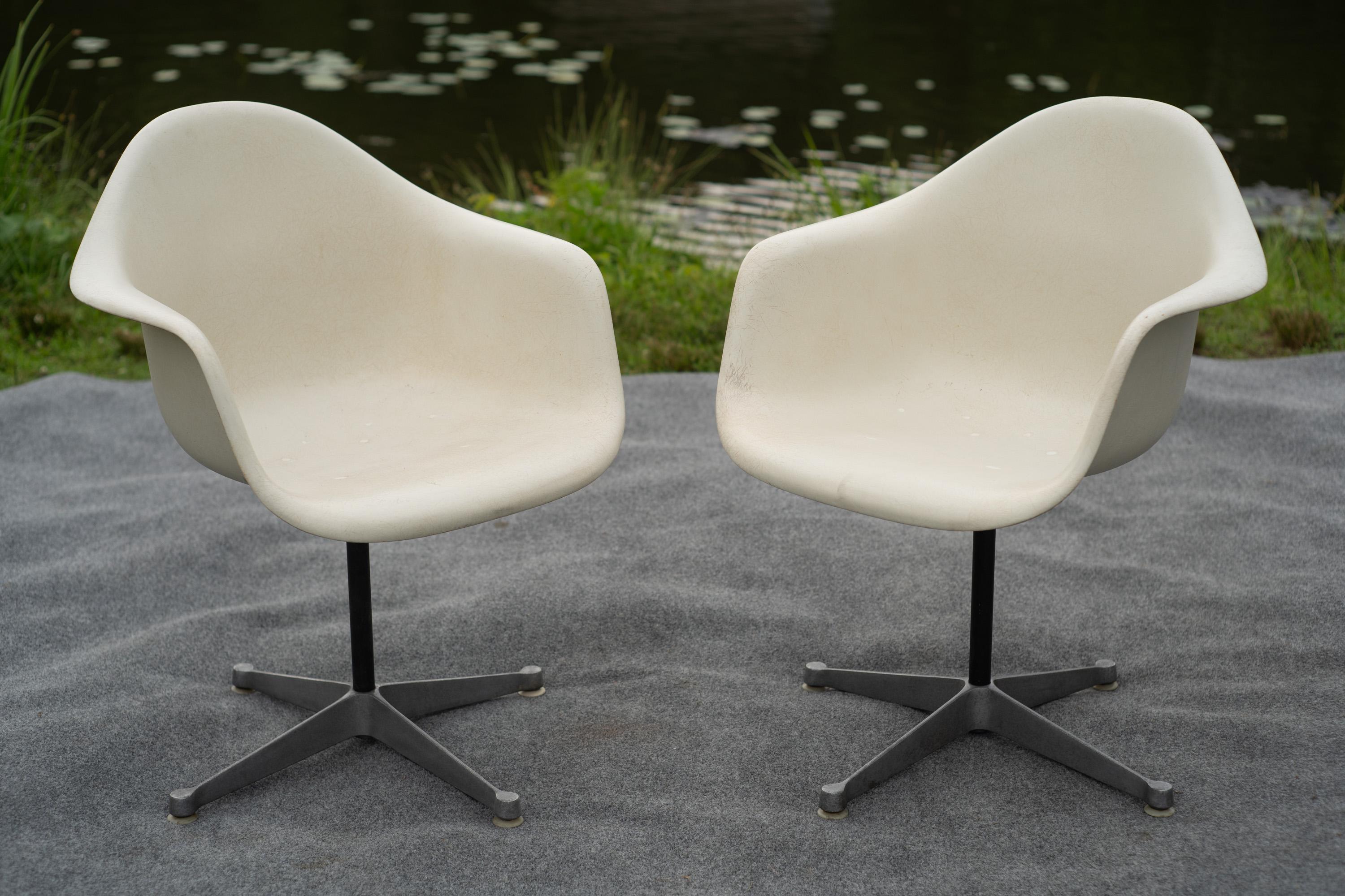 Set di 4 poltrone PAC di Charles Eames per Herman Miller in fibra di vetro bianca anni '70 in vendita 1